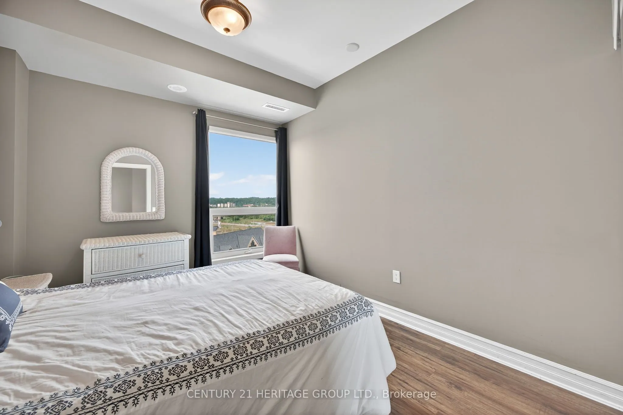 6 Toronto Street, #1008