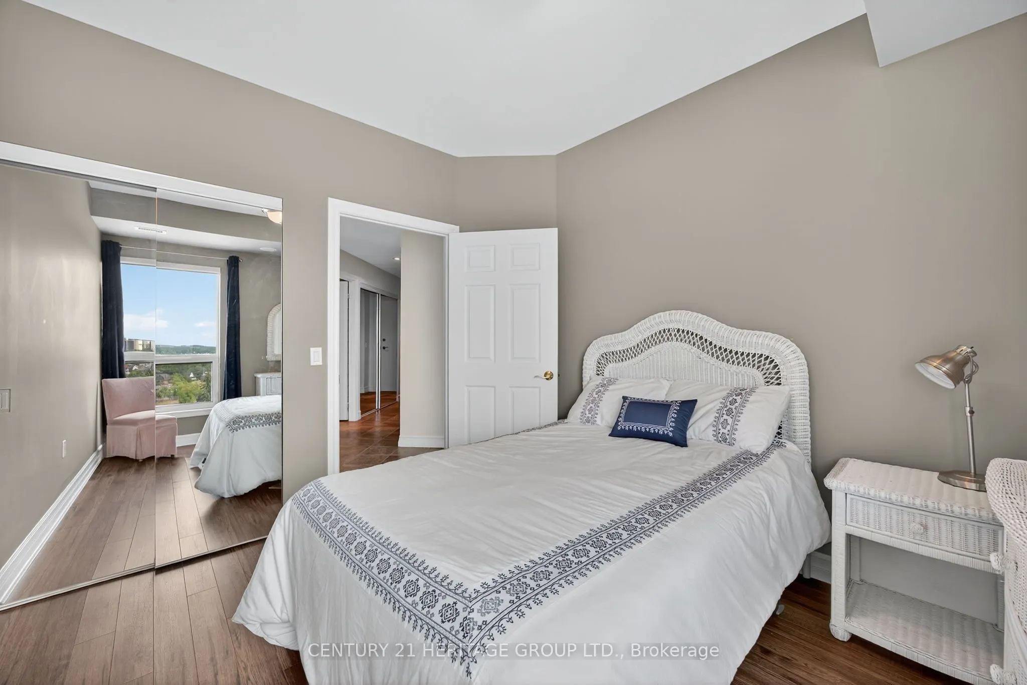 6 Toronto Street, #1008