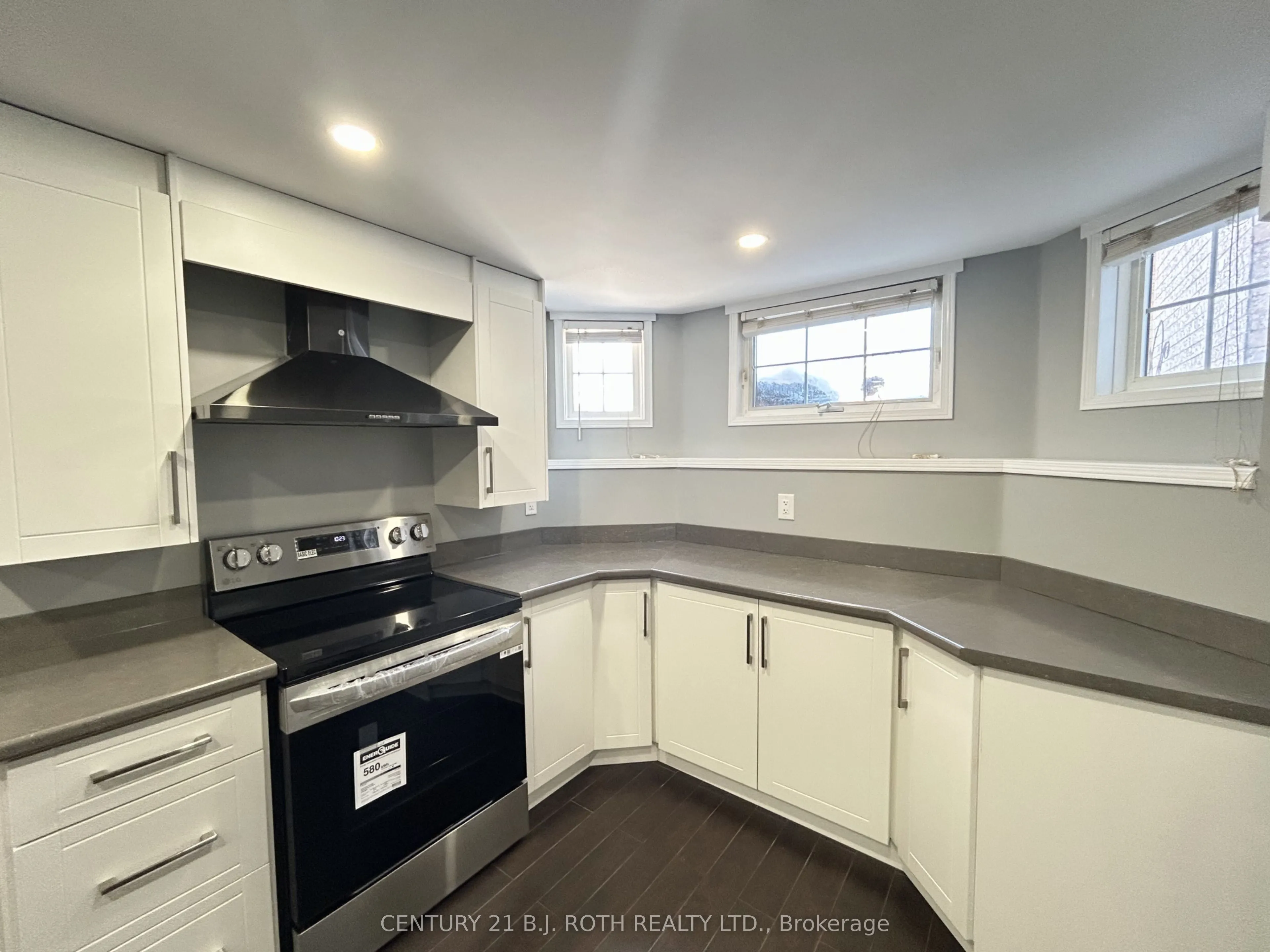 140 Monique Crescent, #Lower