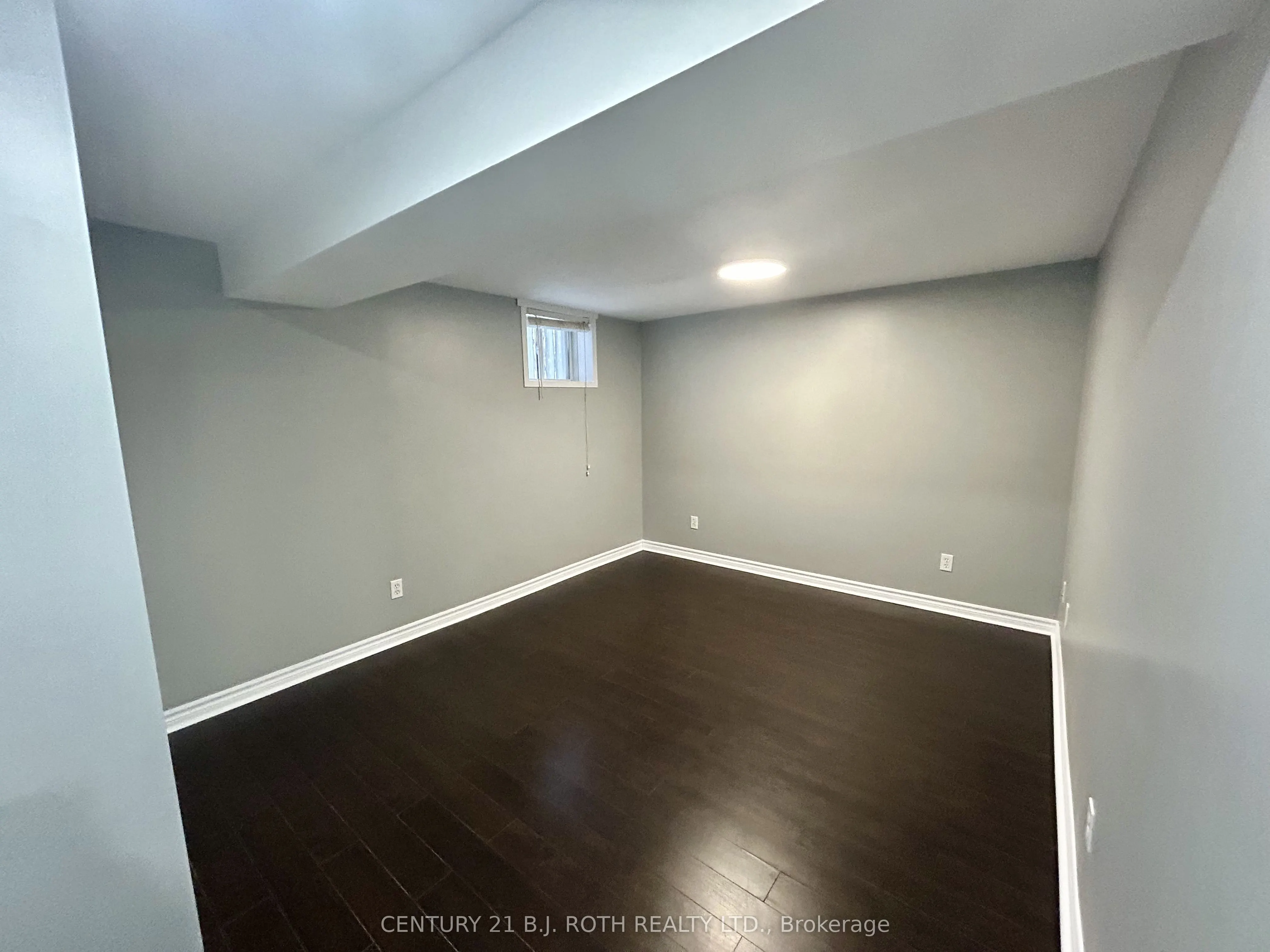 140 Monique Crescent, #Lower