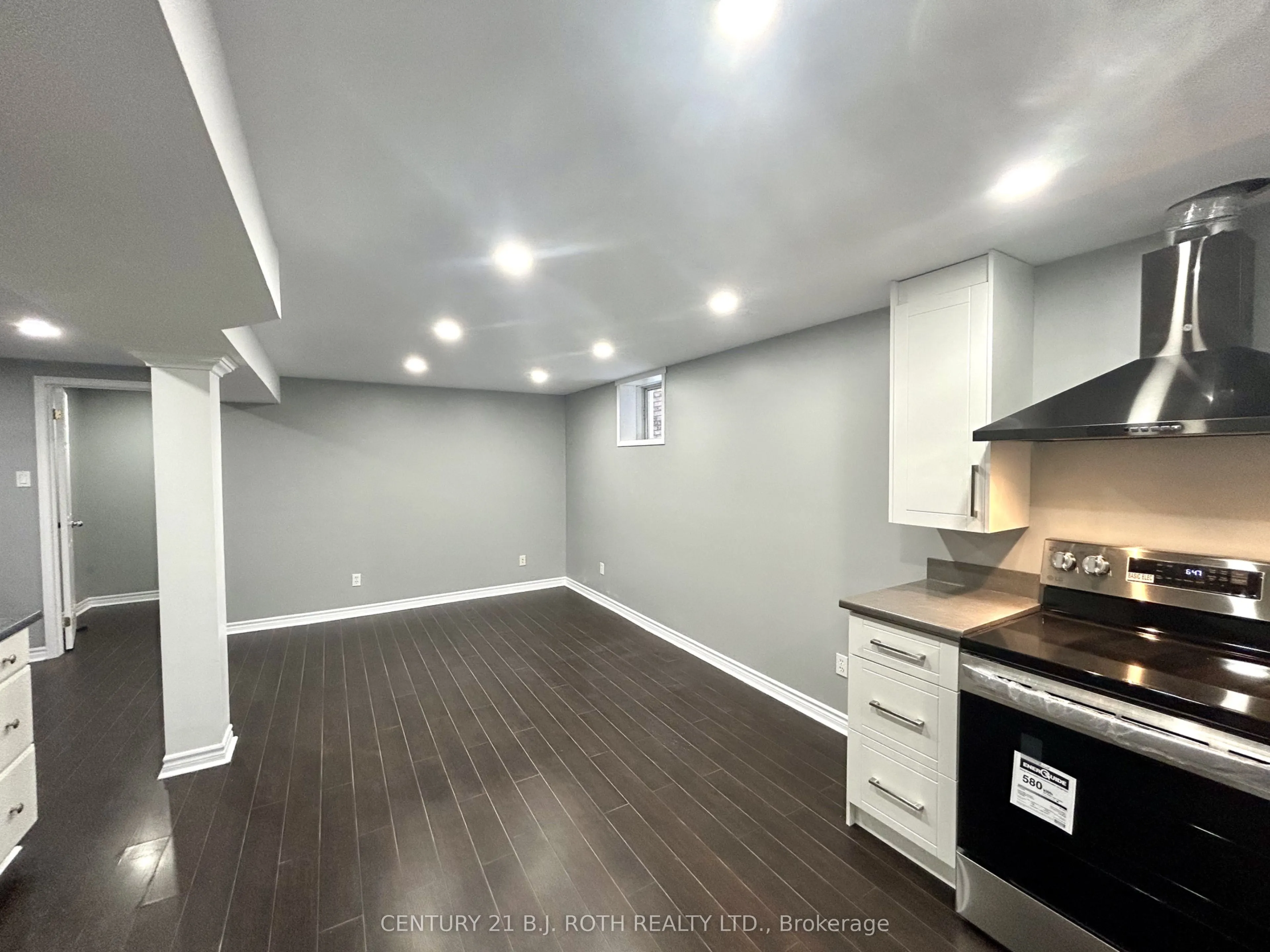 140 Monique Crescent, #Lower