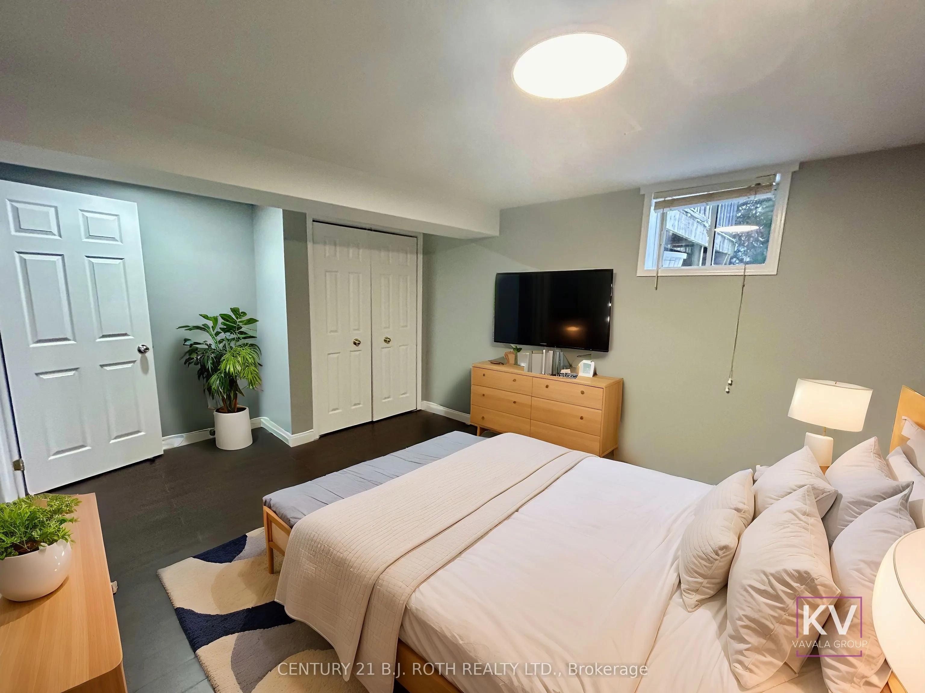 140 Monique Crescent, #Lower