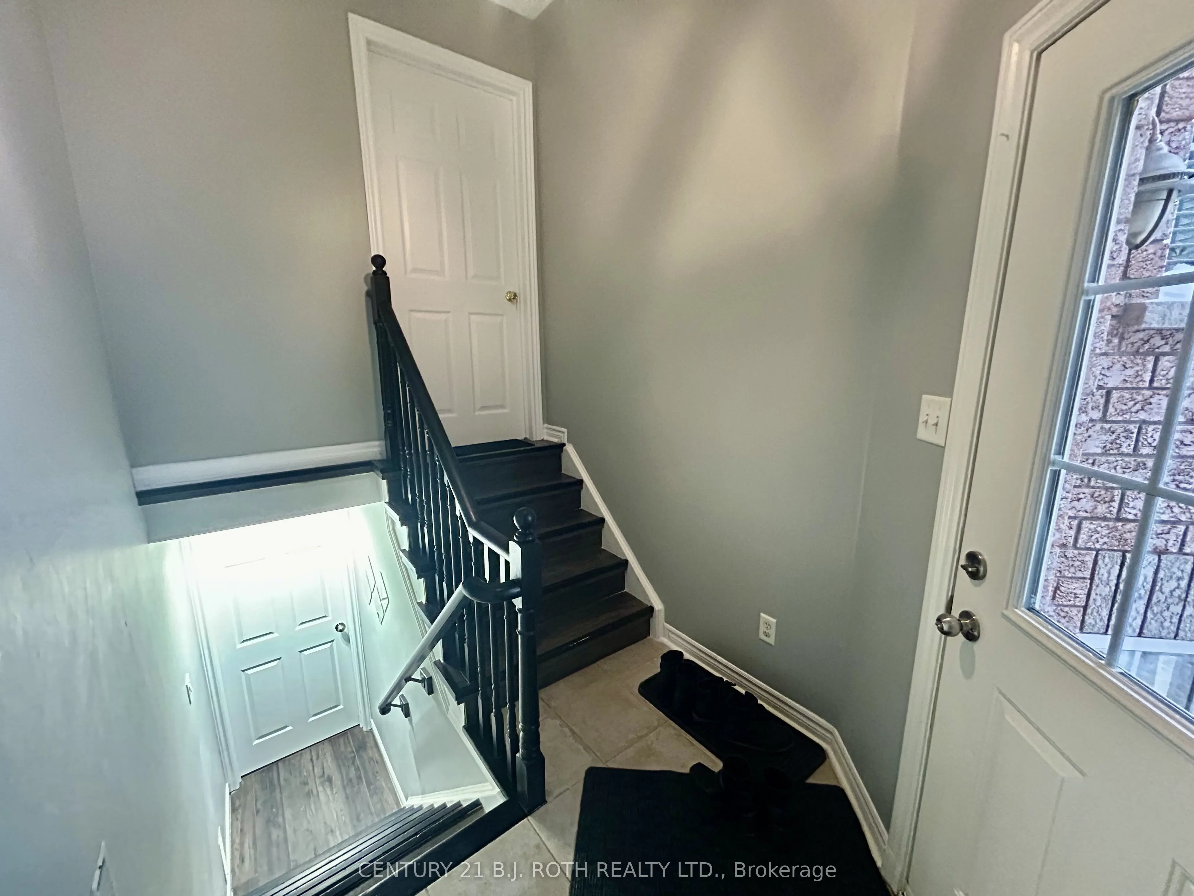 140 Monique Crescent, #Lower