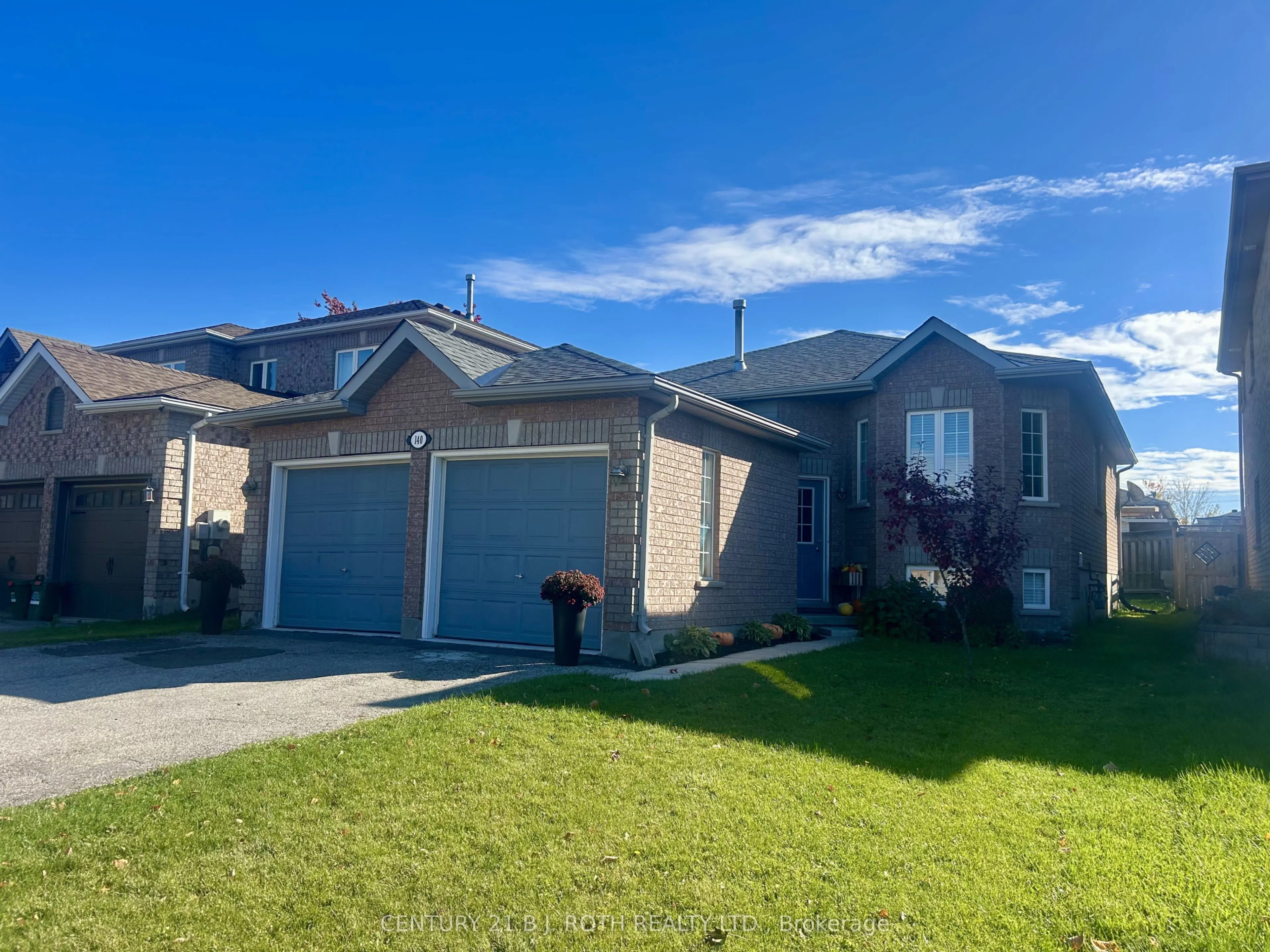 140 Monique Crescent, #Lower