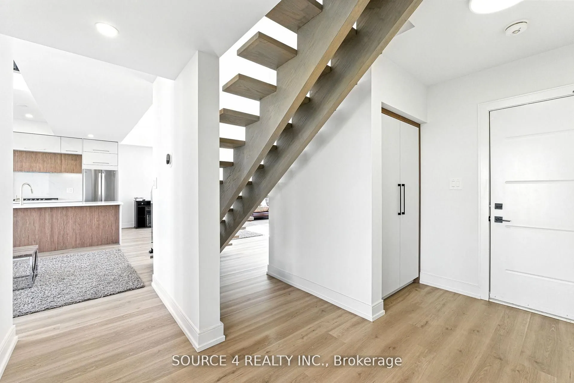 3781 Sunbank Crescent