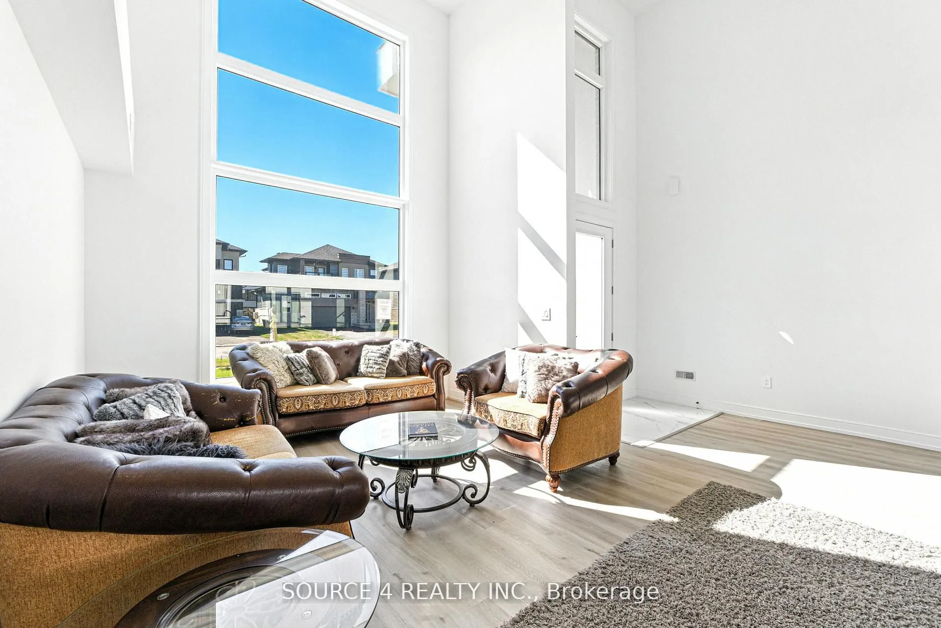 3781 Sunbank Crescent