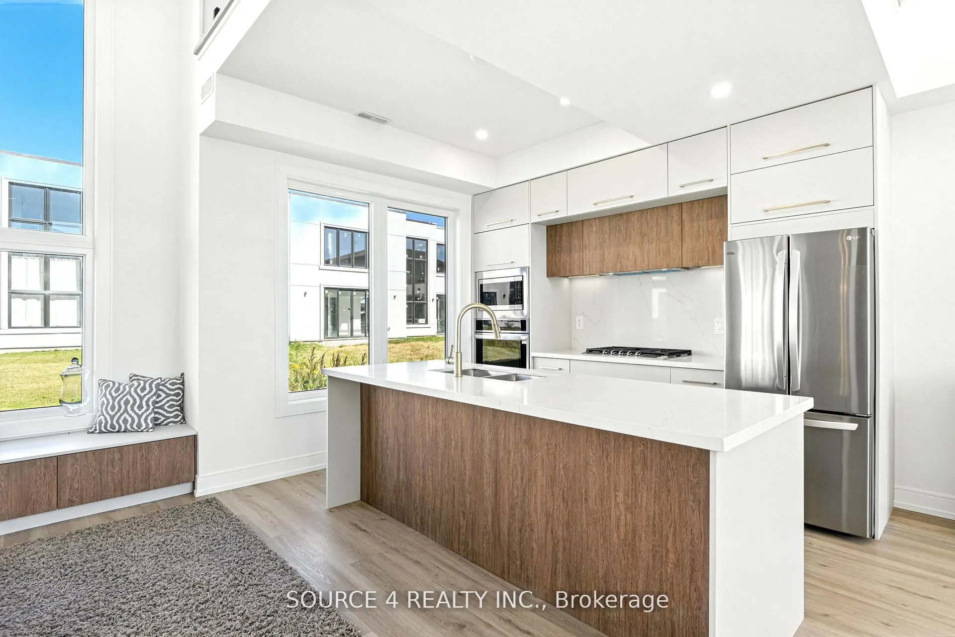 3781 Sunbank Crescent