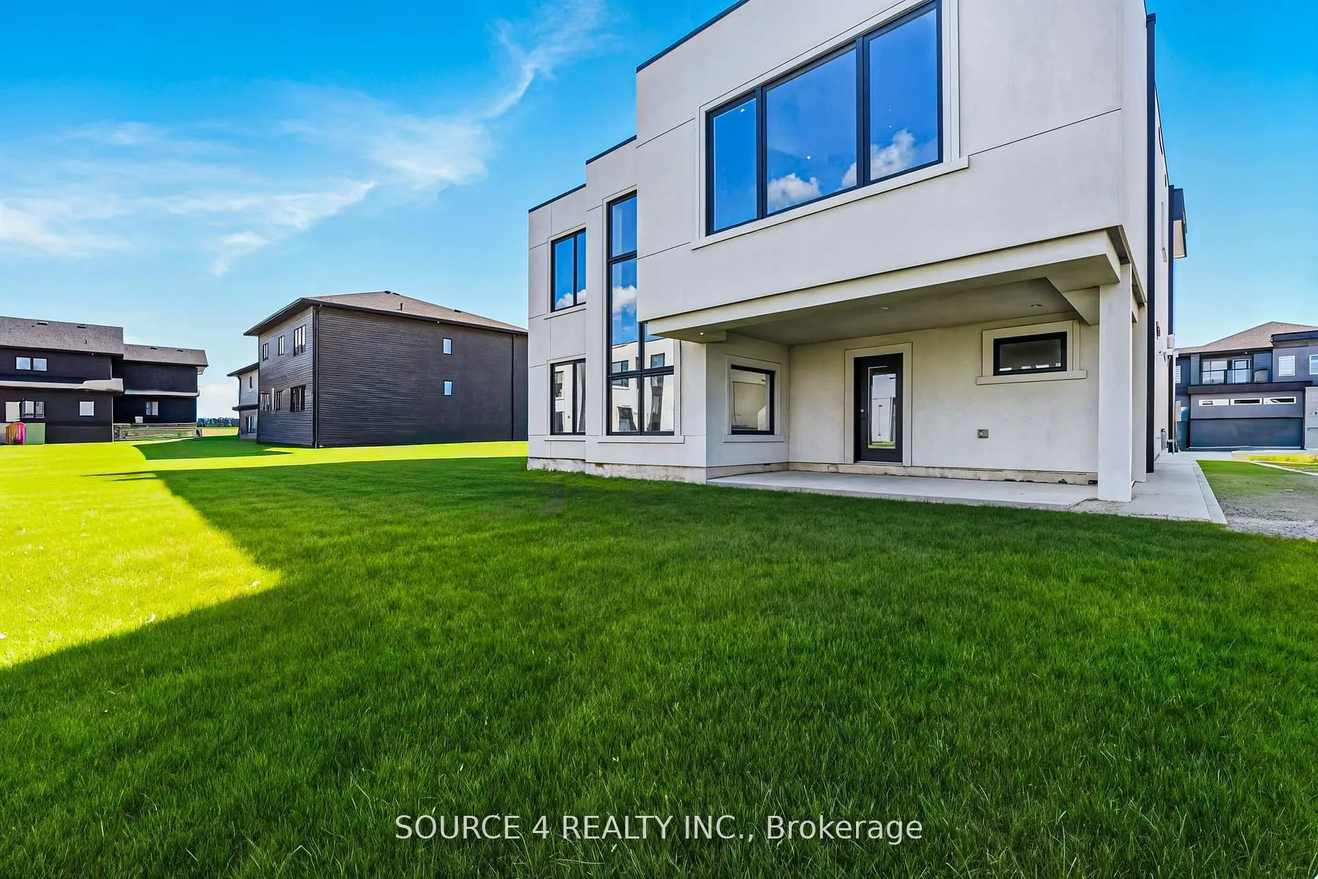 3781 Sunbank Crescent