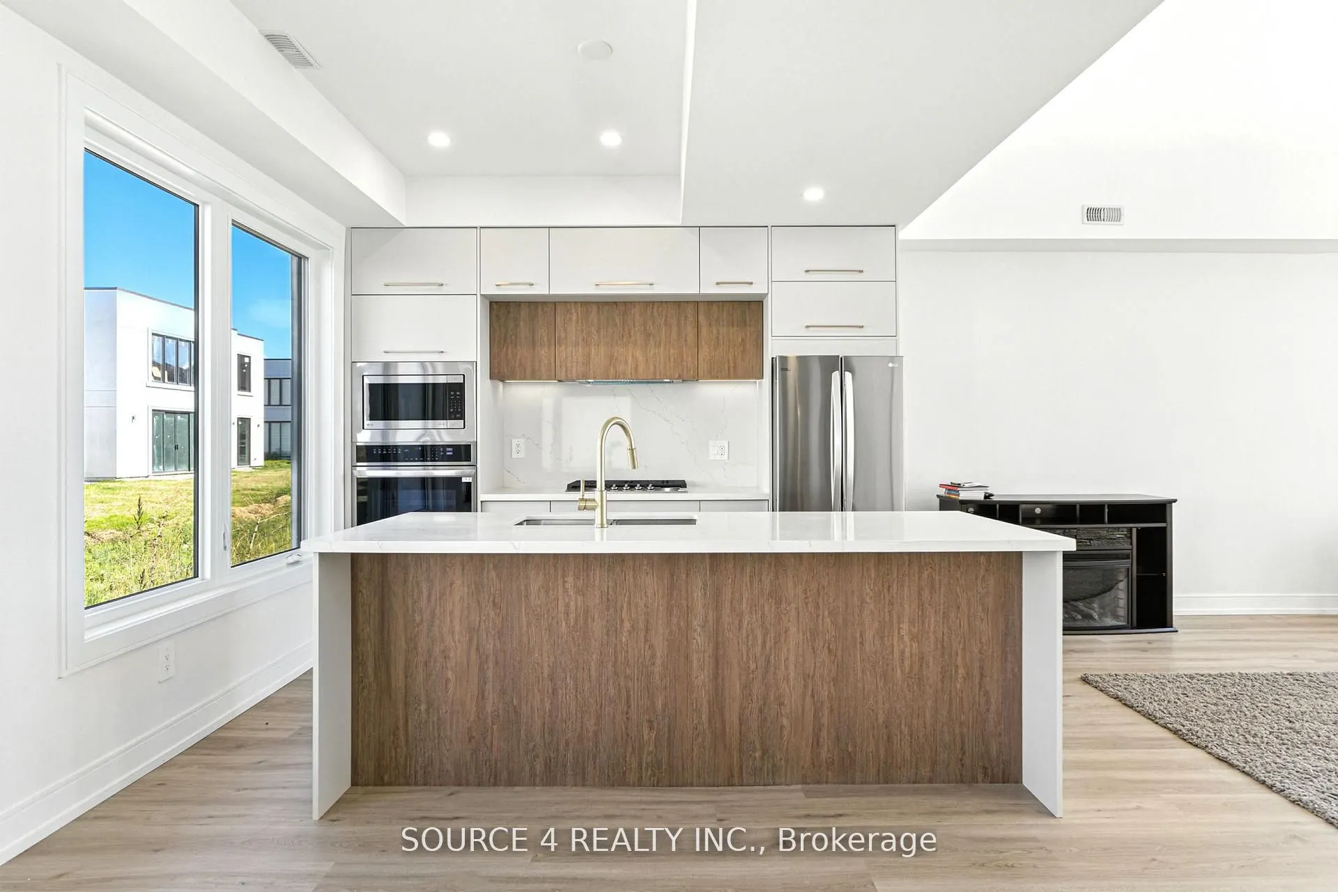 3781 Sunbank Crescent