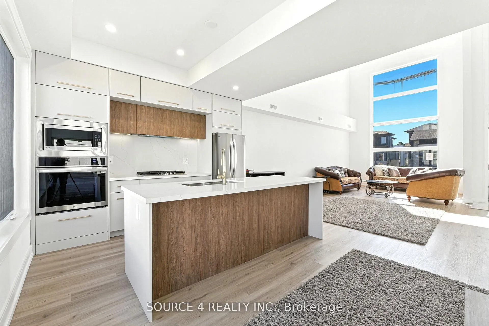 3781 Sunbank Crescent