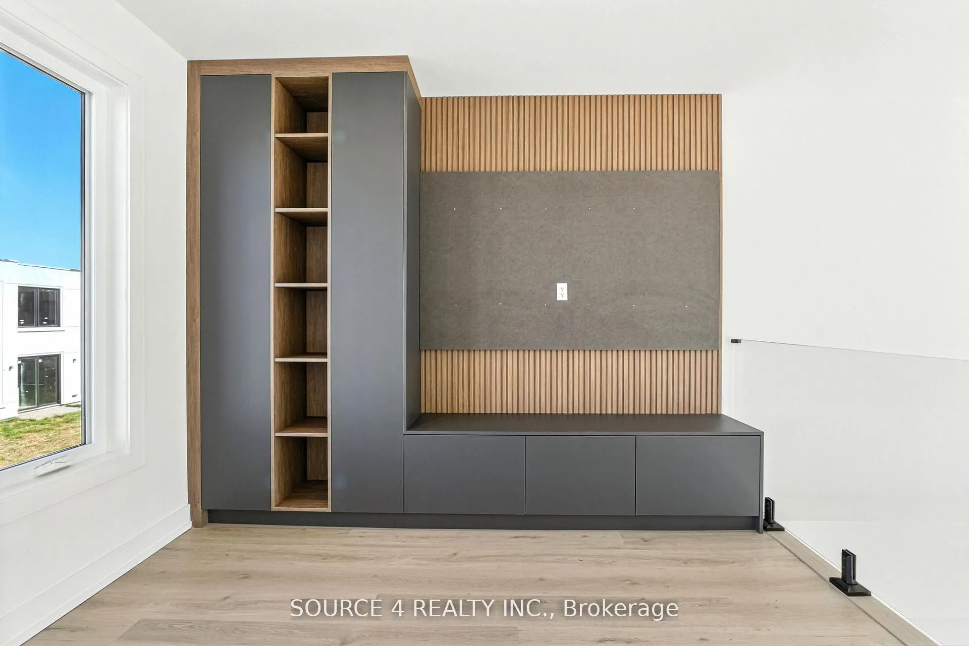 3781 Sunbank Crescent