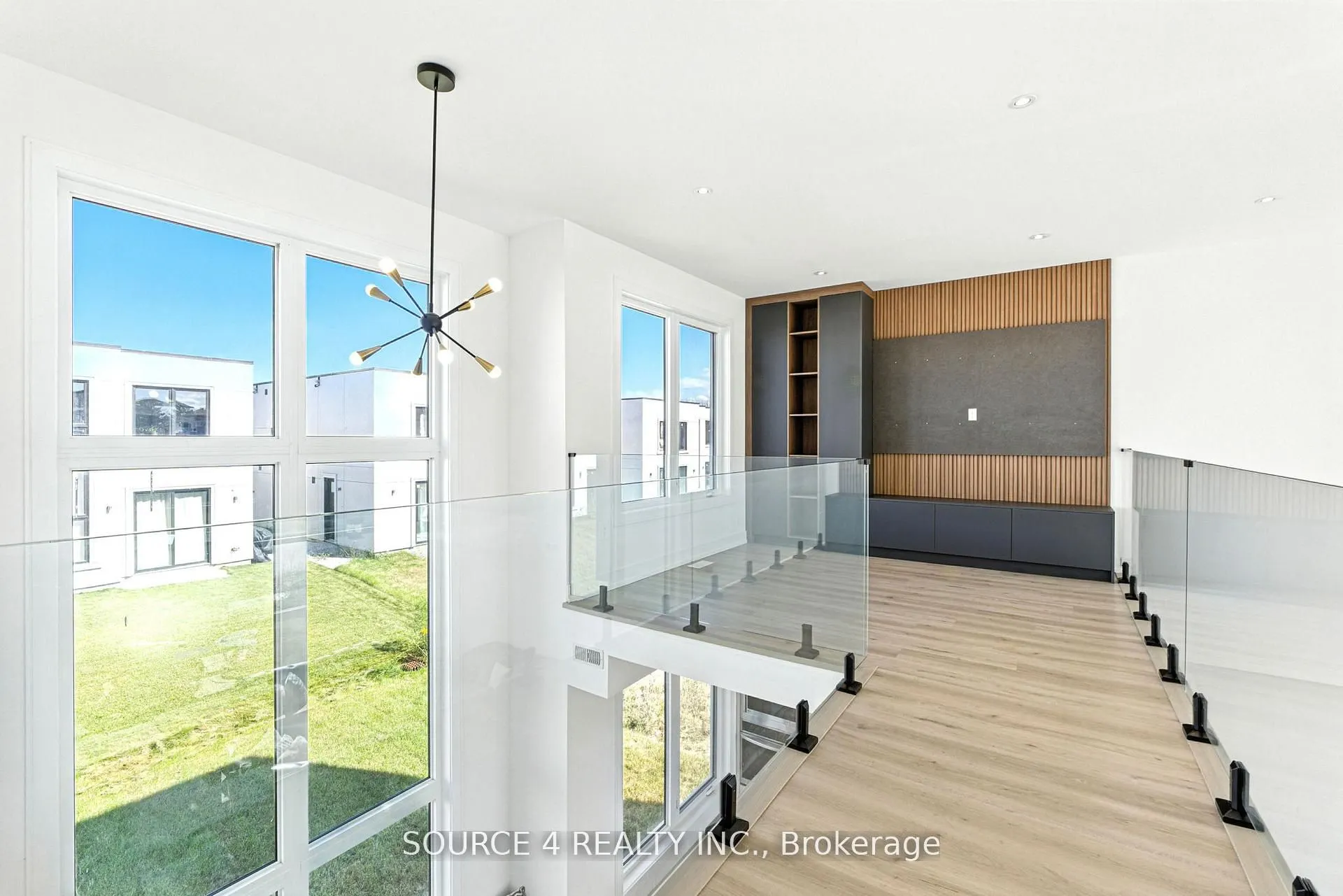 3781 Sunbank Crescent