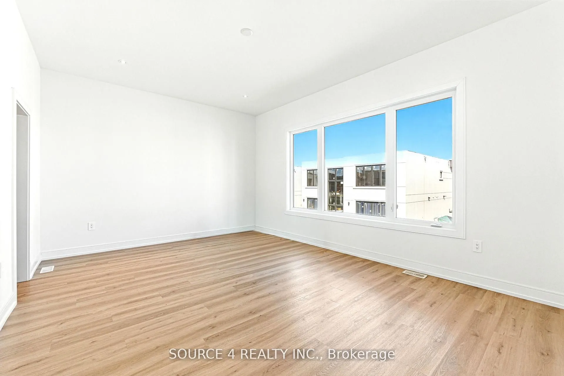 3781 Sunbank Crescent