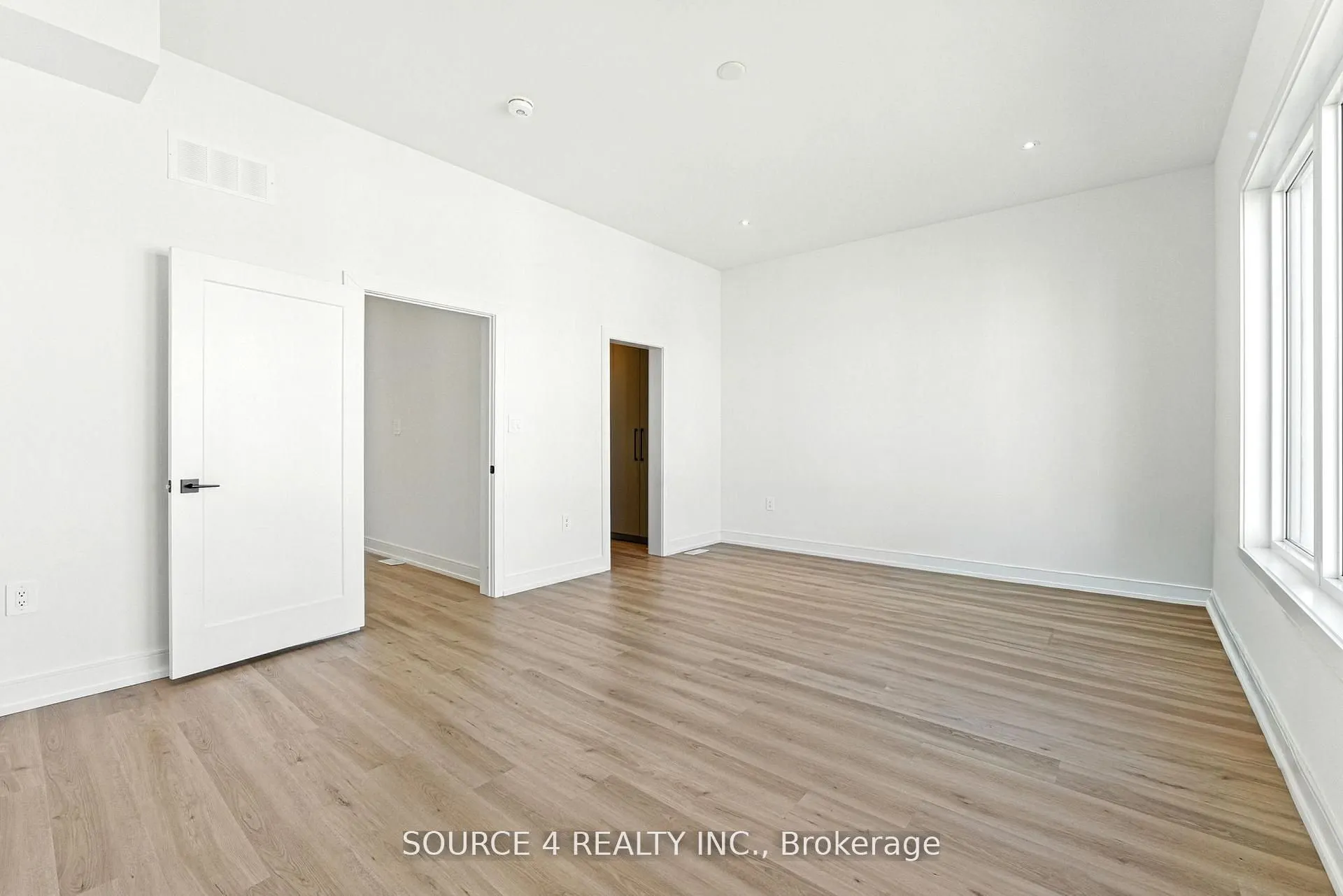 3781 Sunbank Crescent