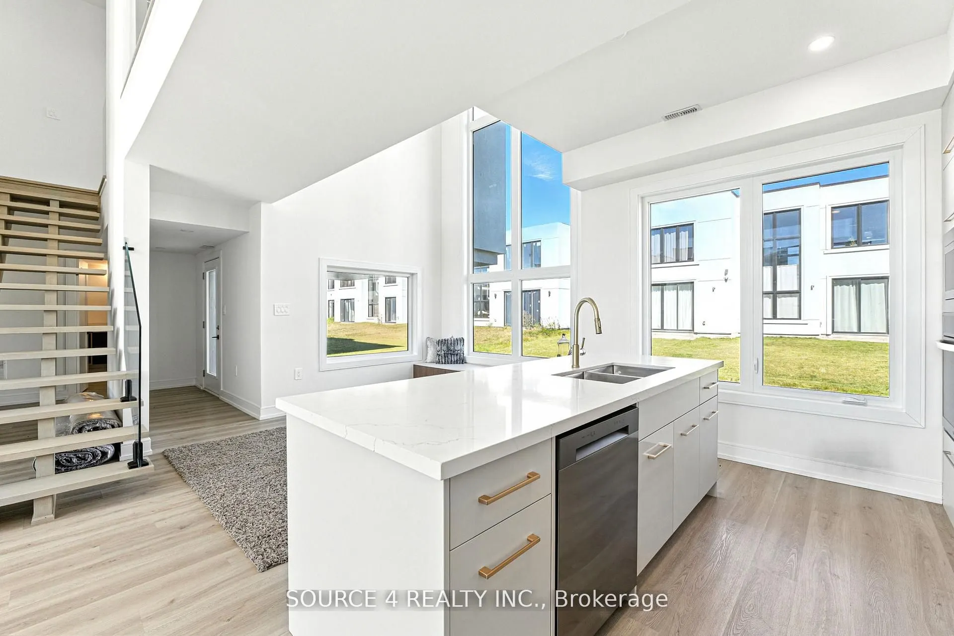 3781 Sunbank Crescent