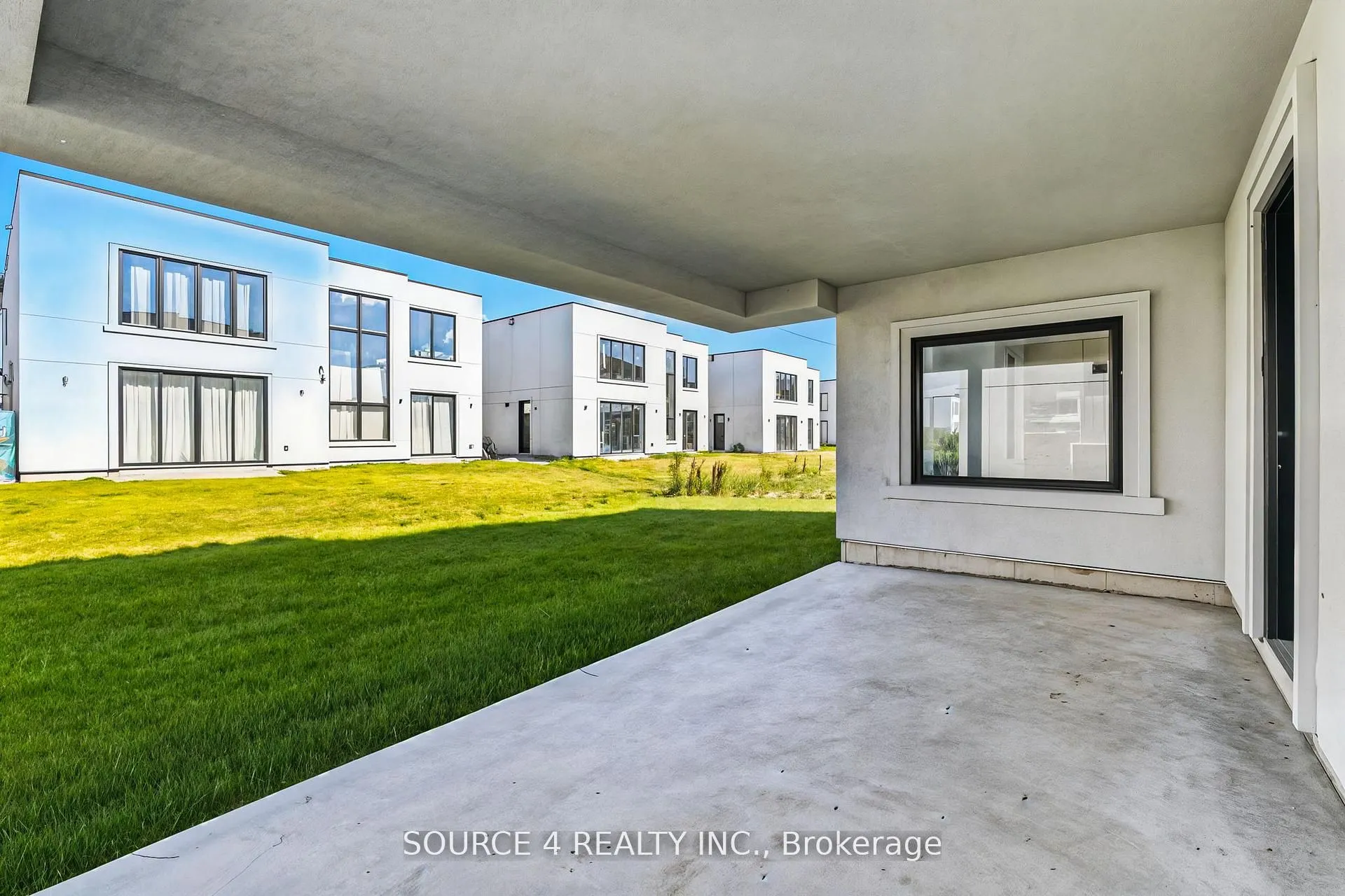 3781 Sunbank Crescent