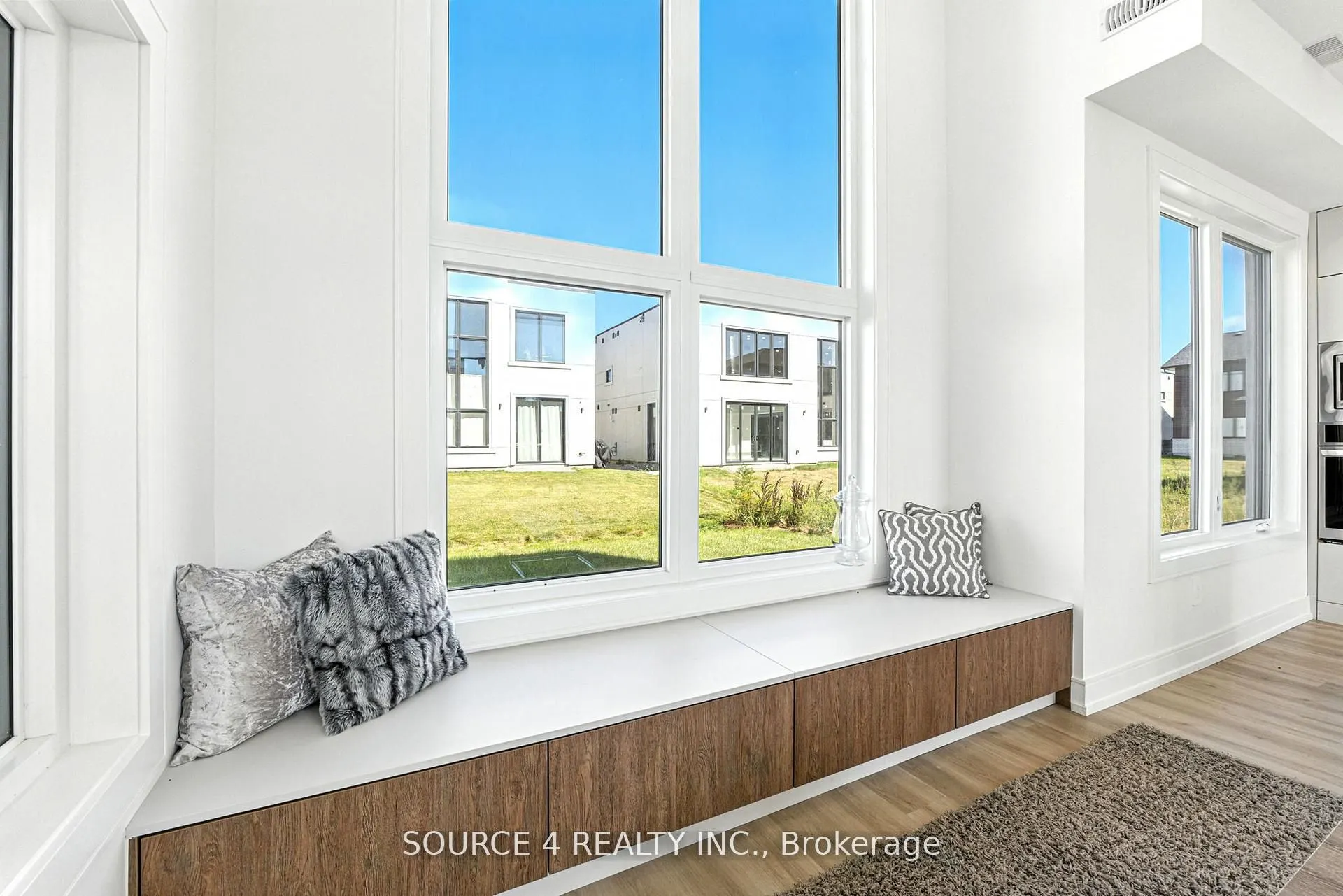 3781 Sunbank Crescent