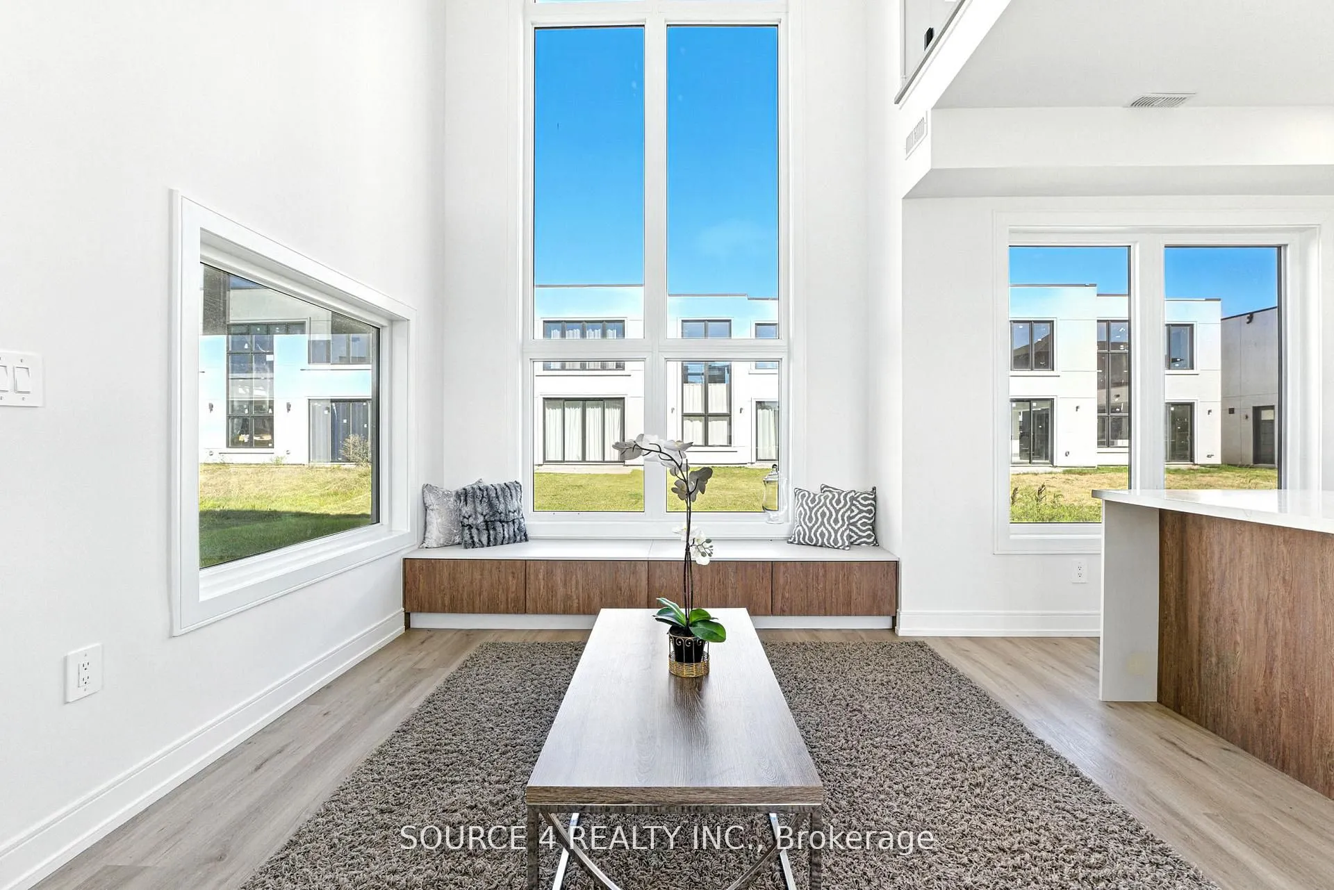 3781 Sunbank Crescent