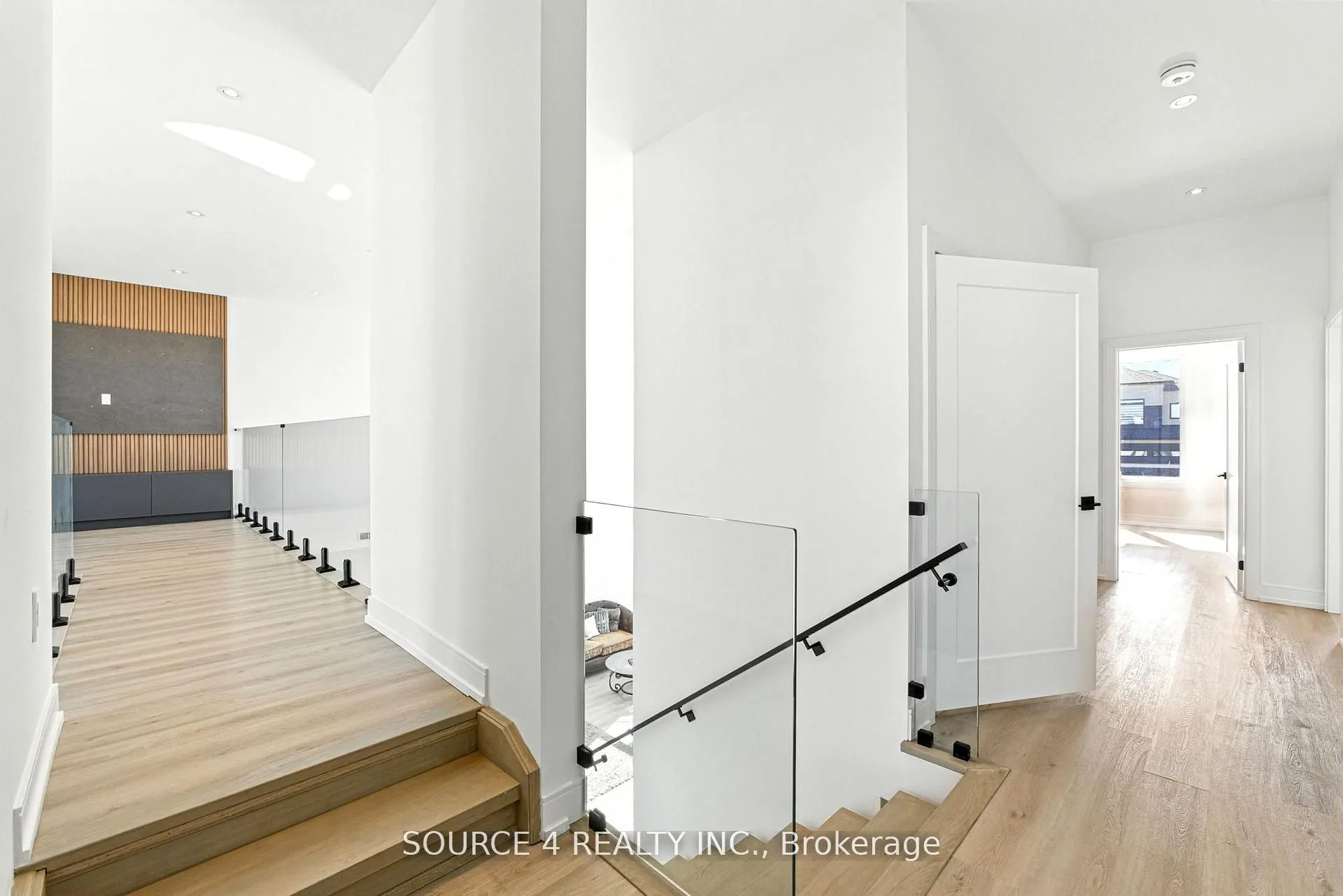 3781 Sunbank Crescent