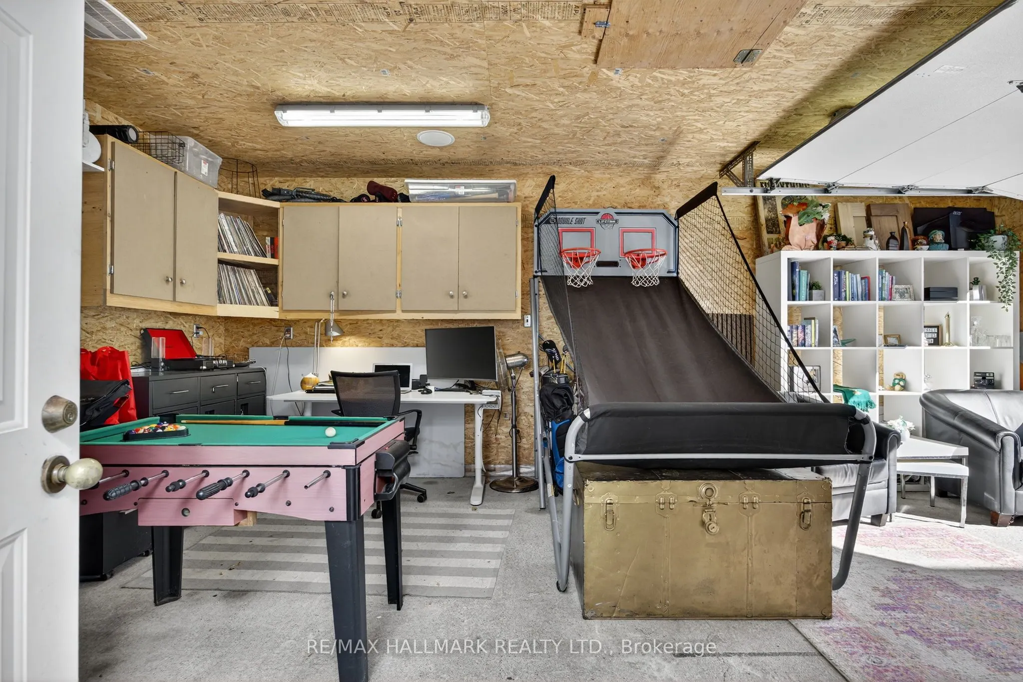 84 Wellington Street E