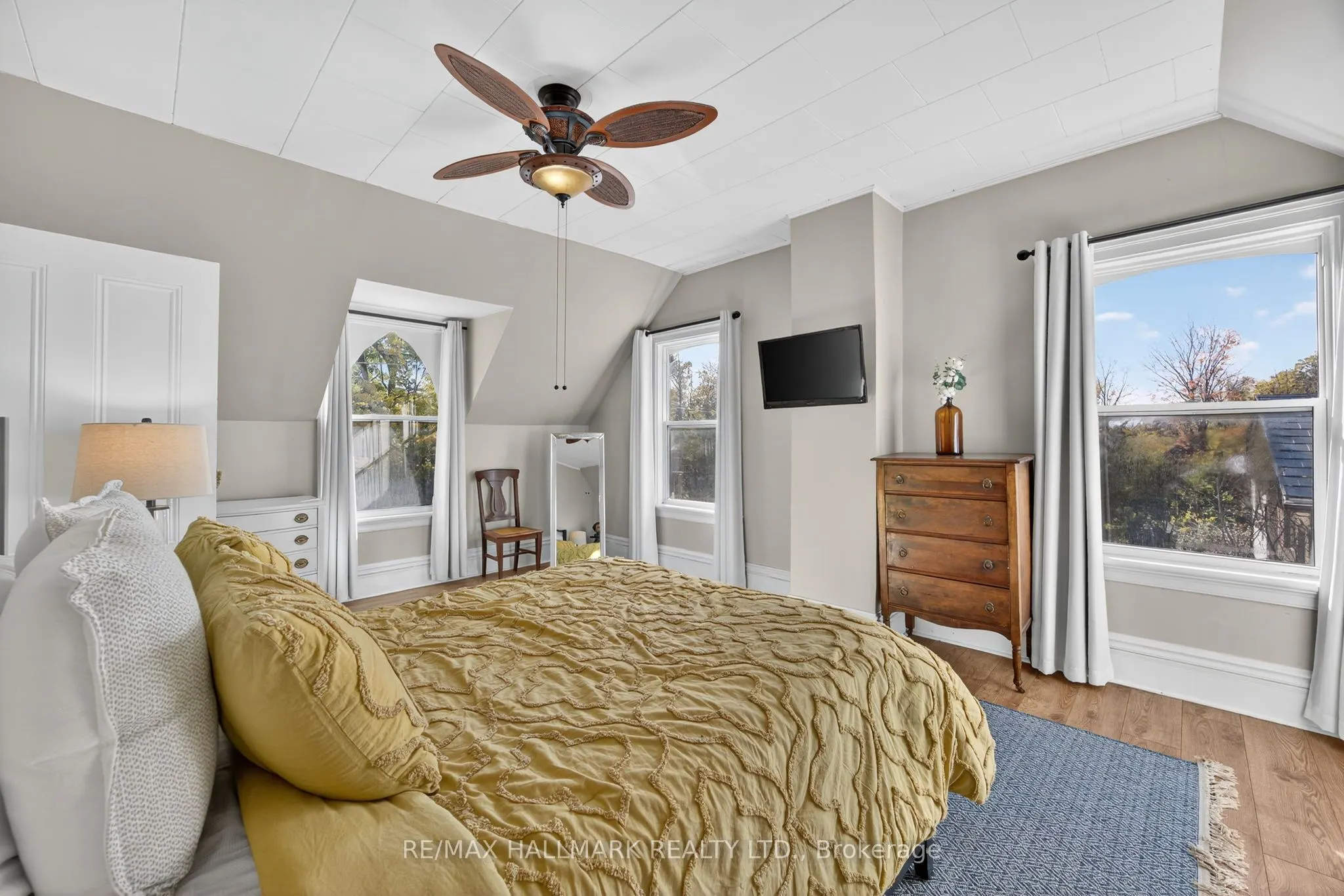 84 Wellington Street E