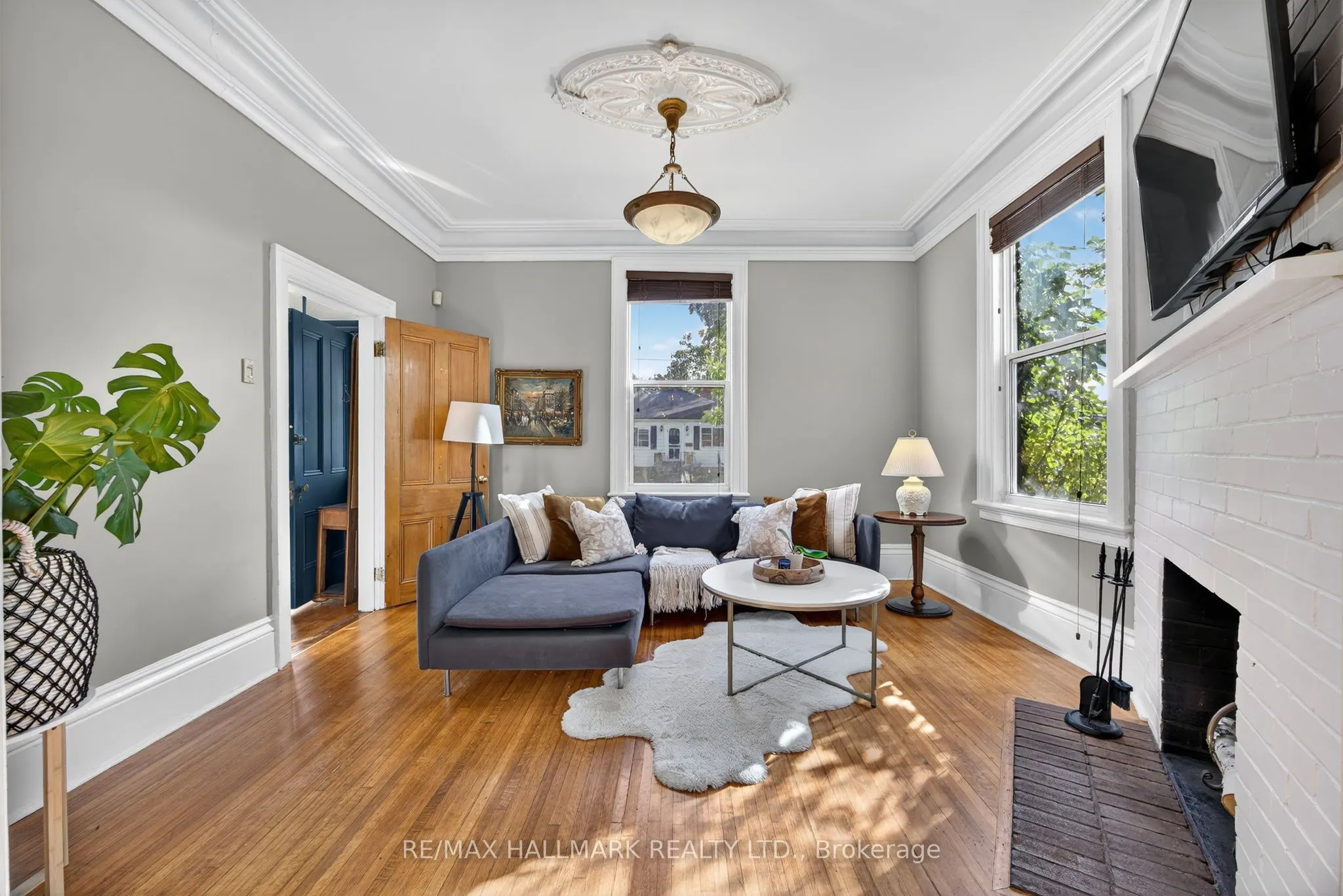 84 Wellington Street E