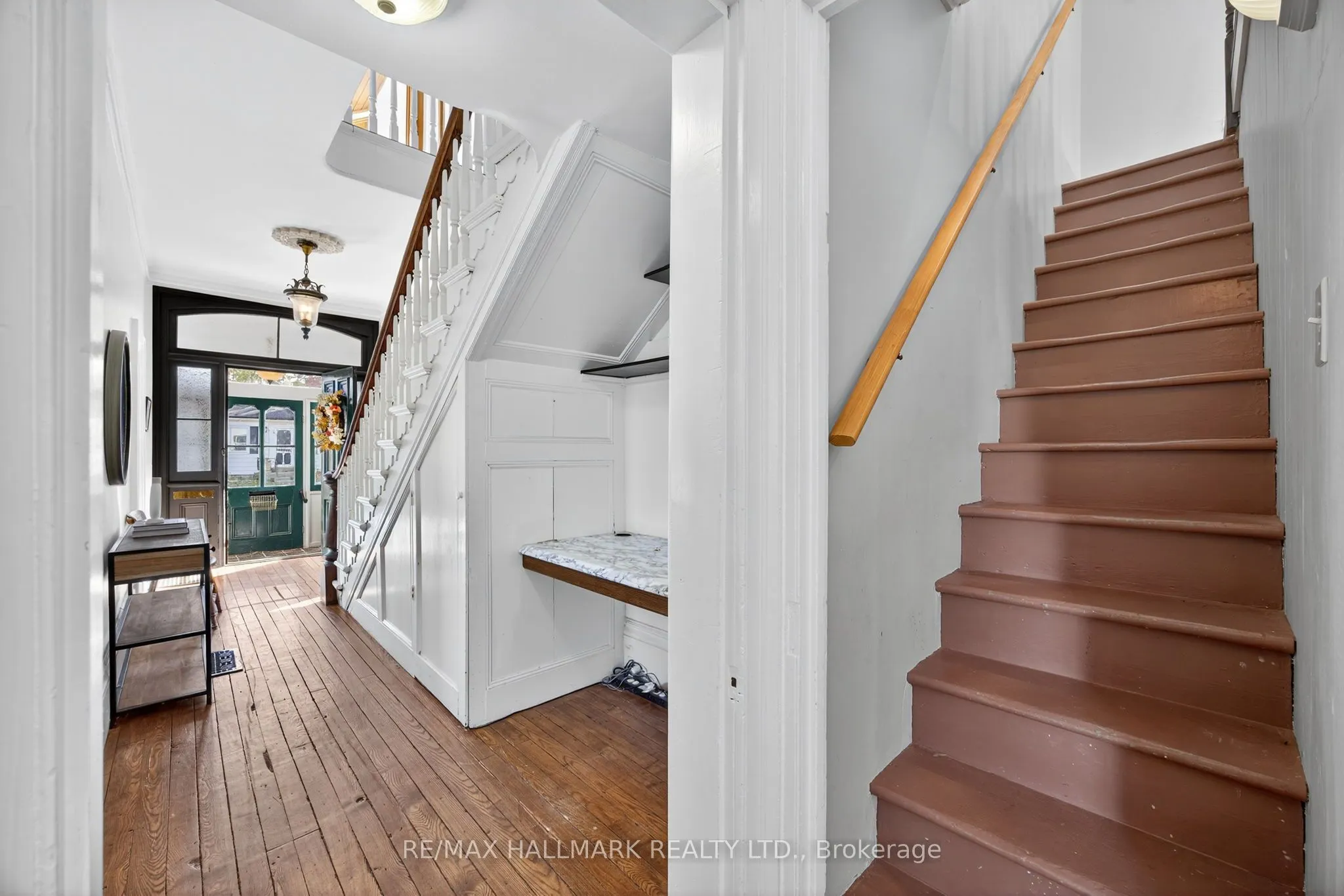 84 Wellington Street E