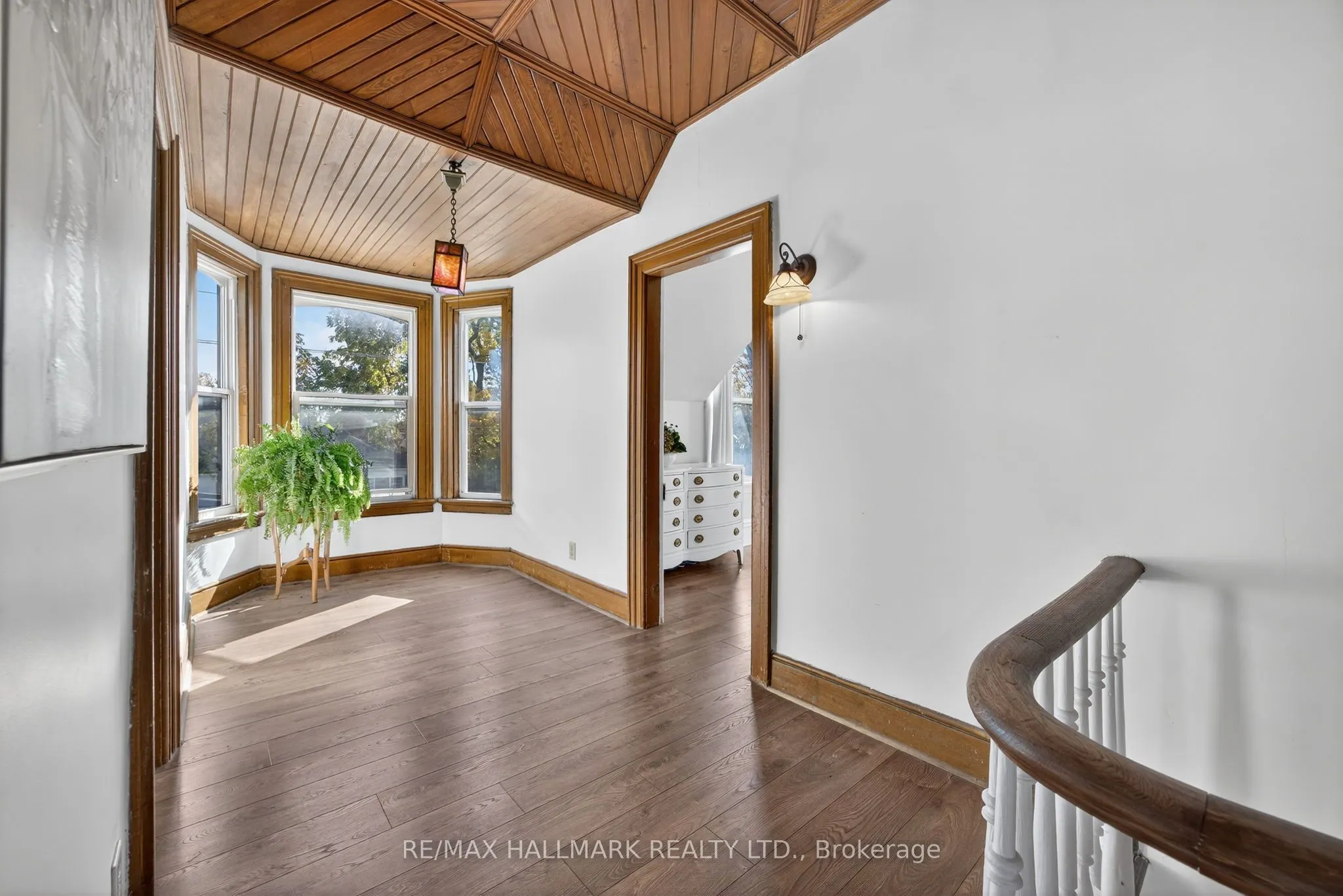 84 Wellington Street E