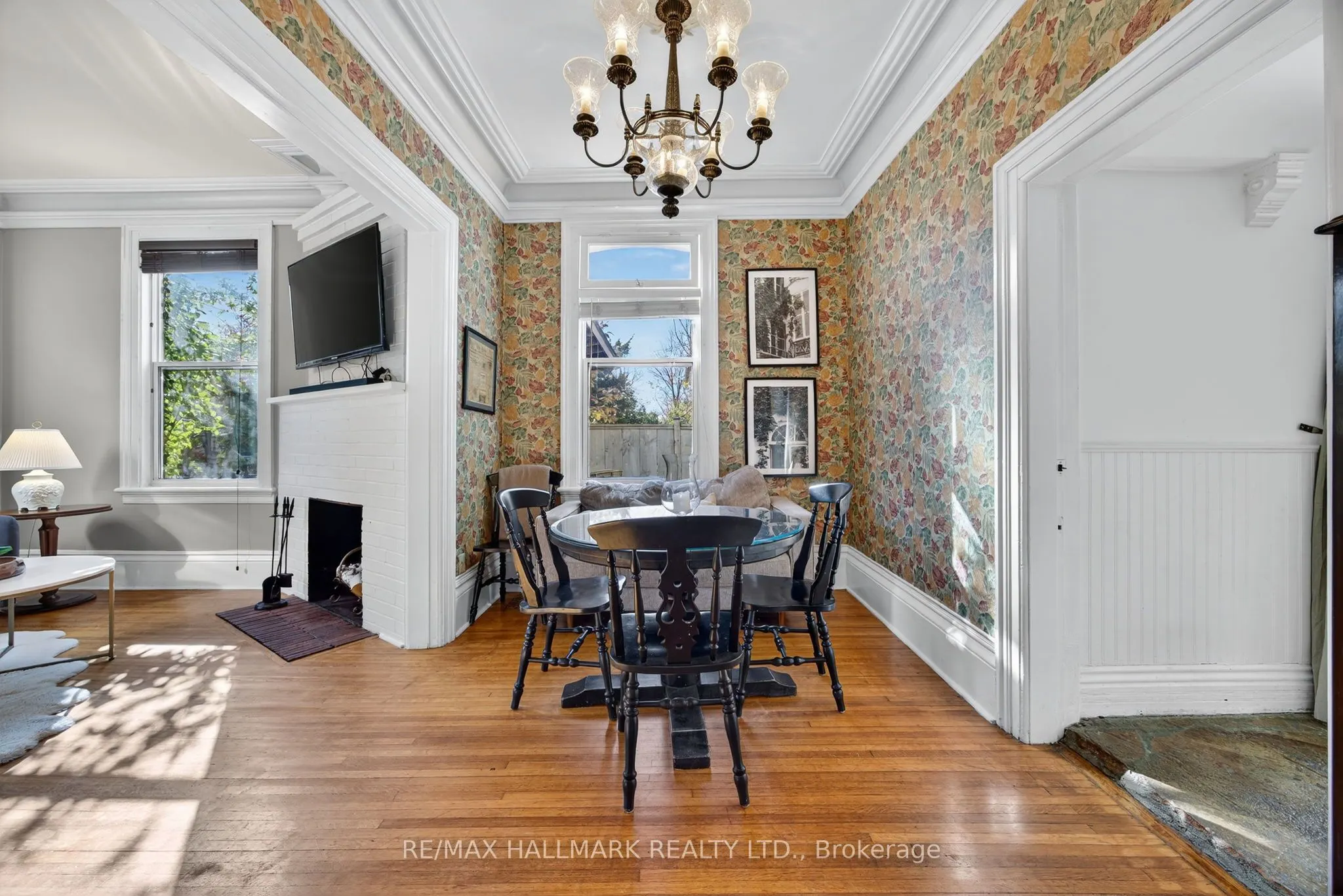 84 Wellington Street E