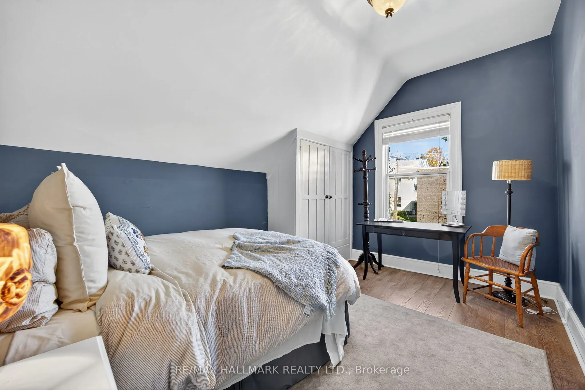 84 Wellington Street E