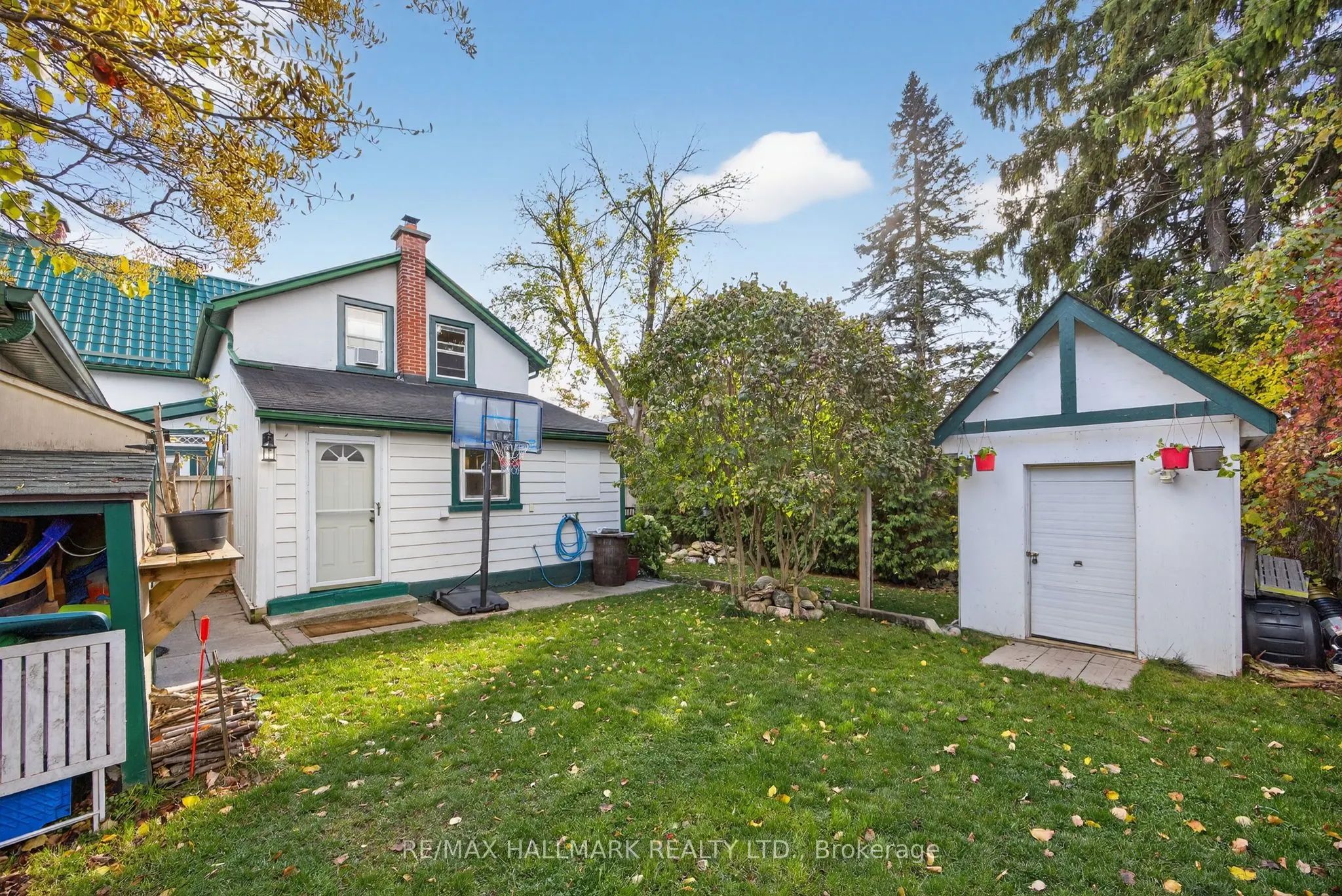 84 Wellington Street E