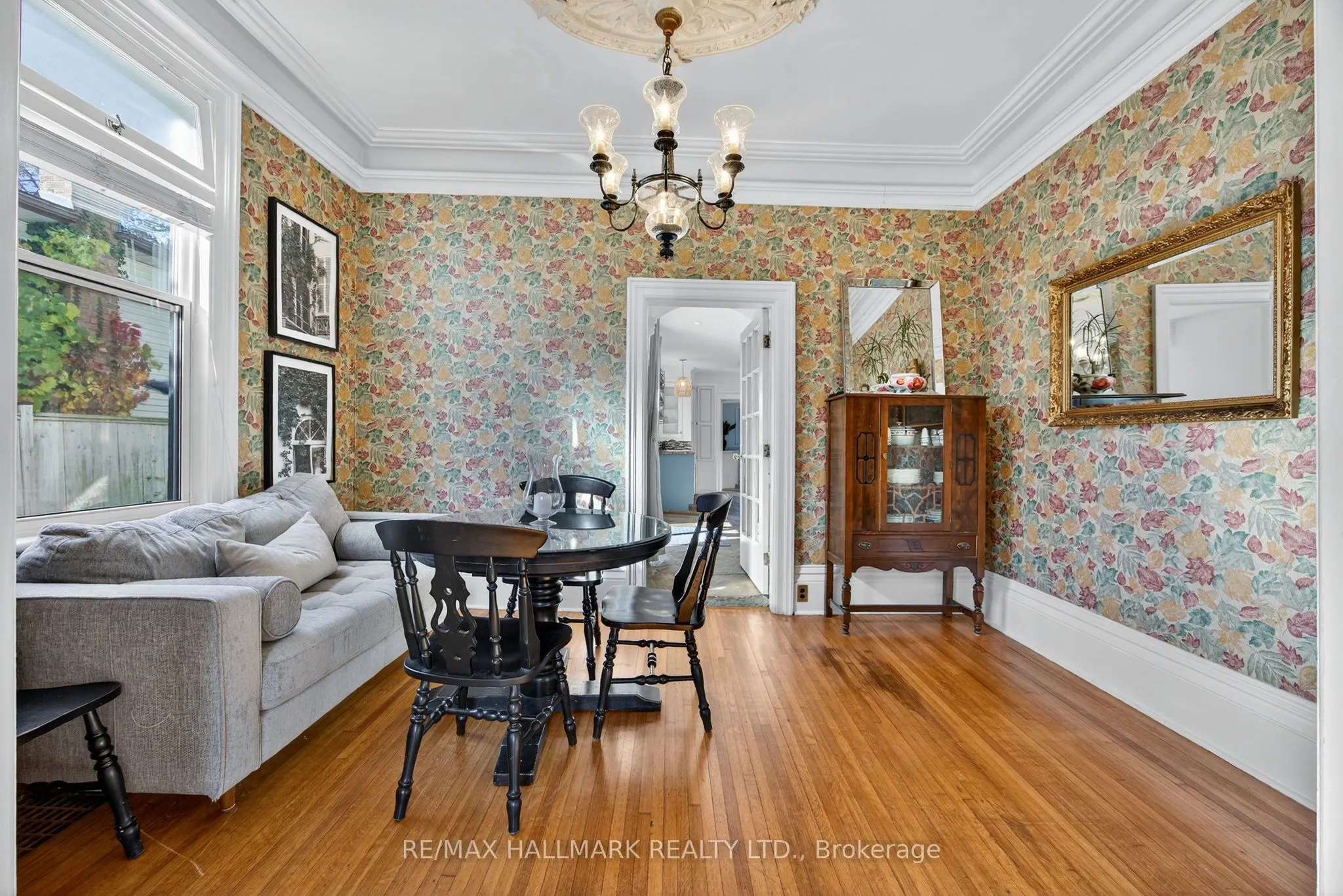 84 Wellington Street E