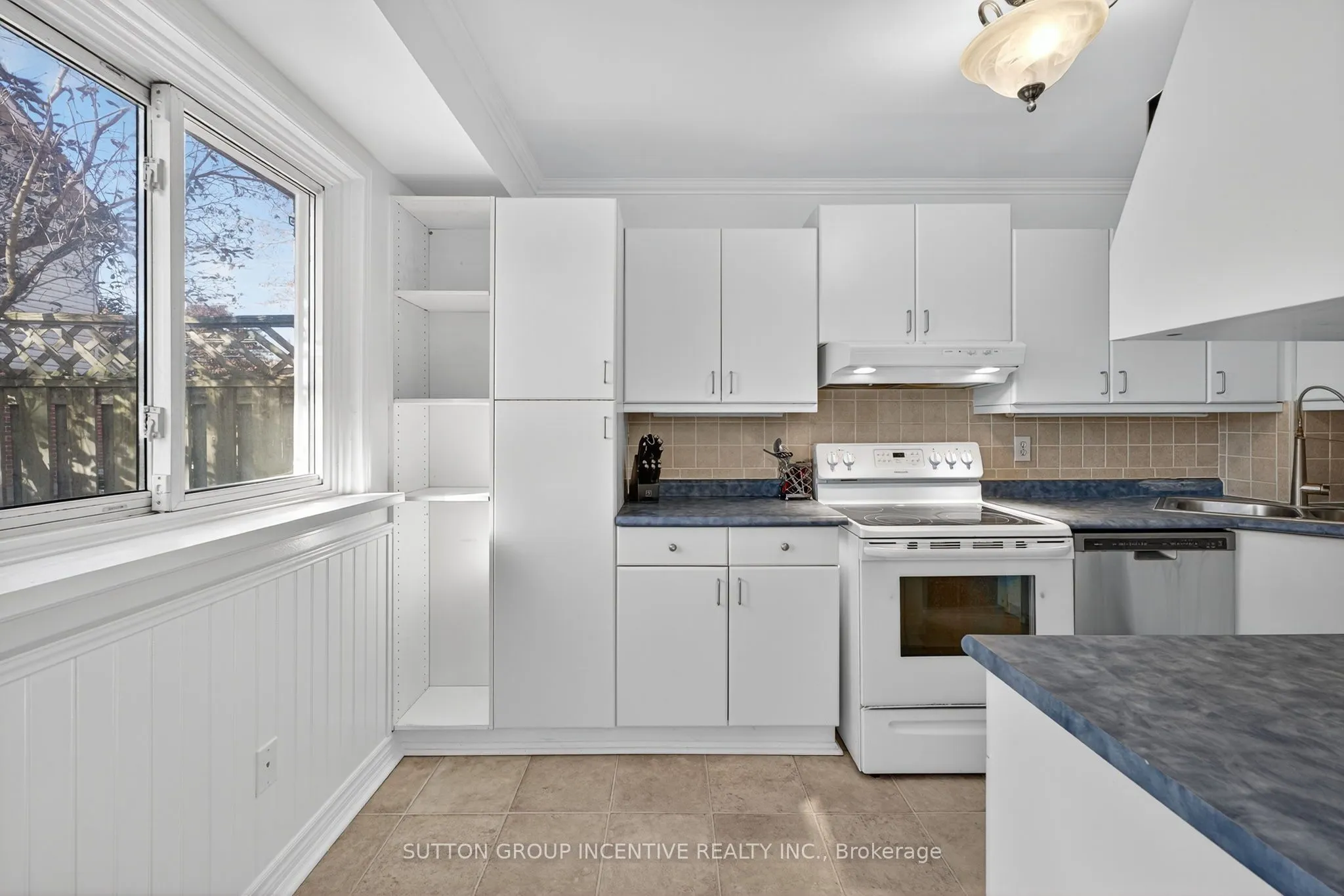 441 BARRIE Road, #82