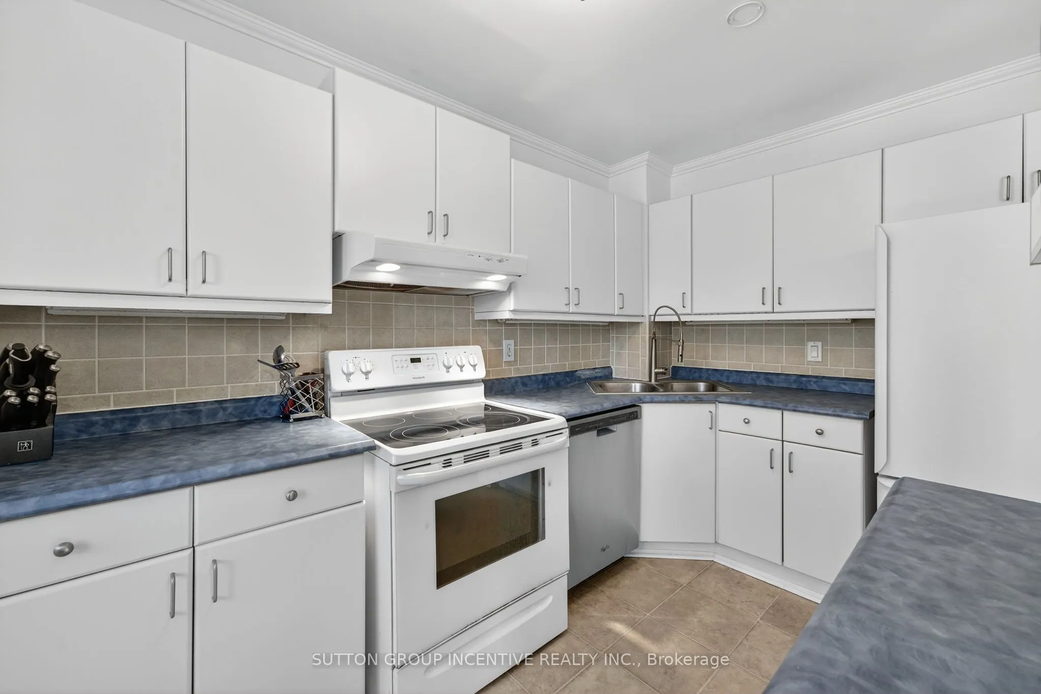 441 BARRIE Road, #82