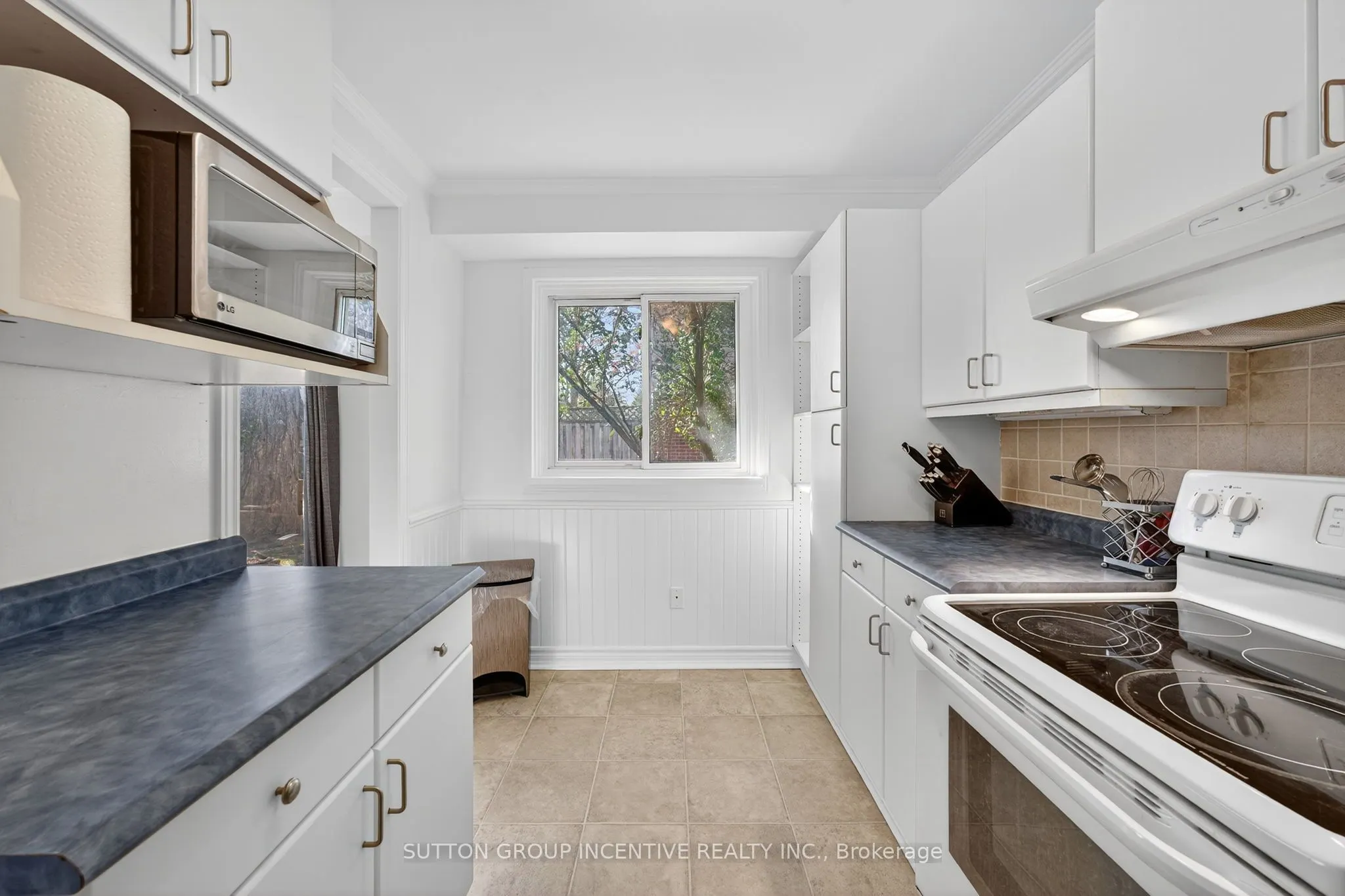 441 BARRIE Road, #82