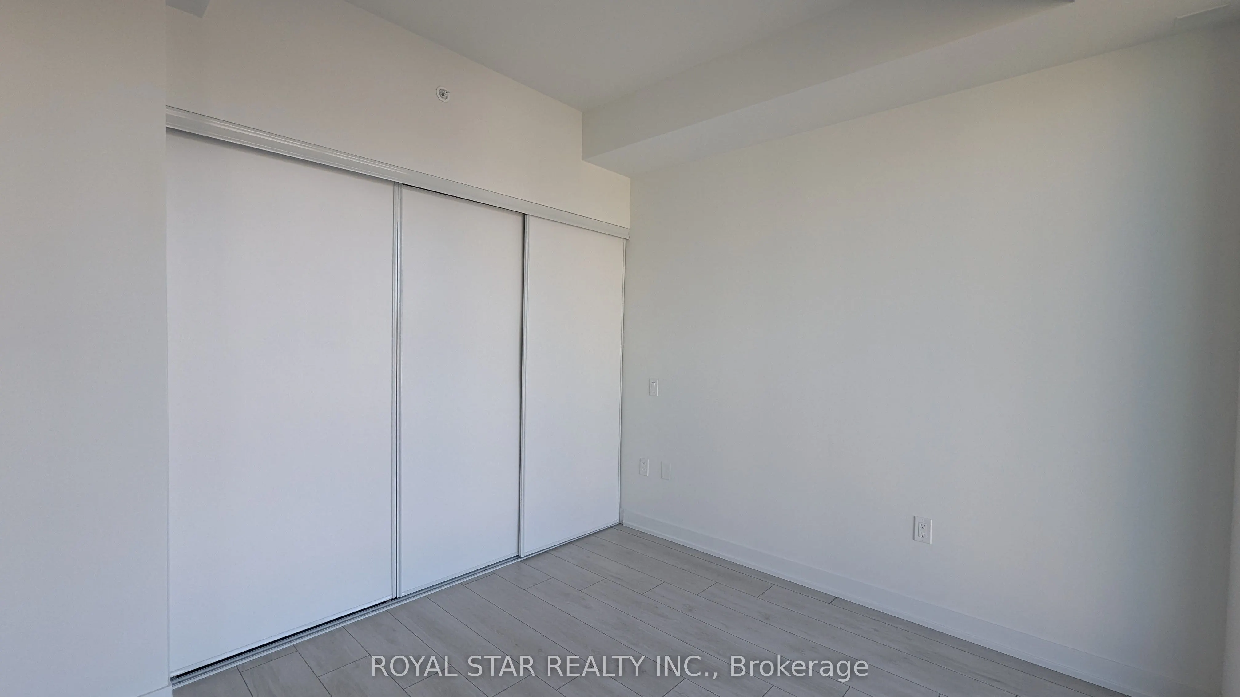 39 Mary Street, #806