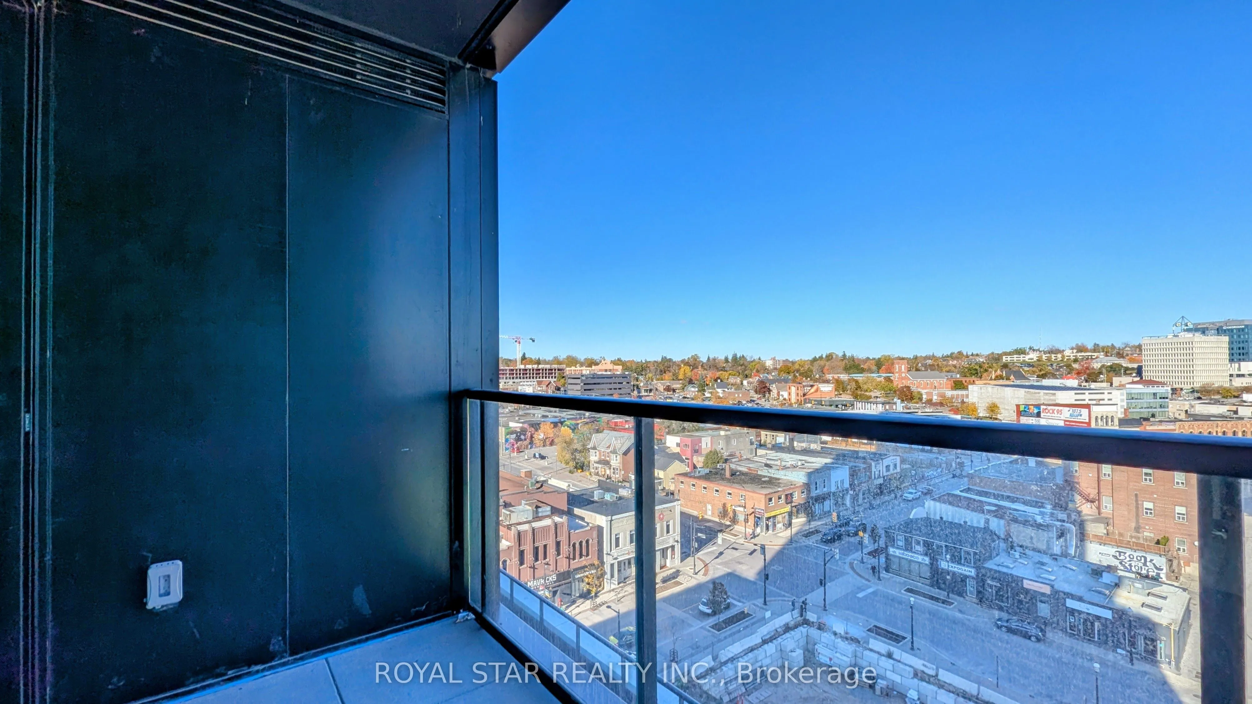 39 Mary Street, #806