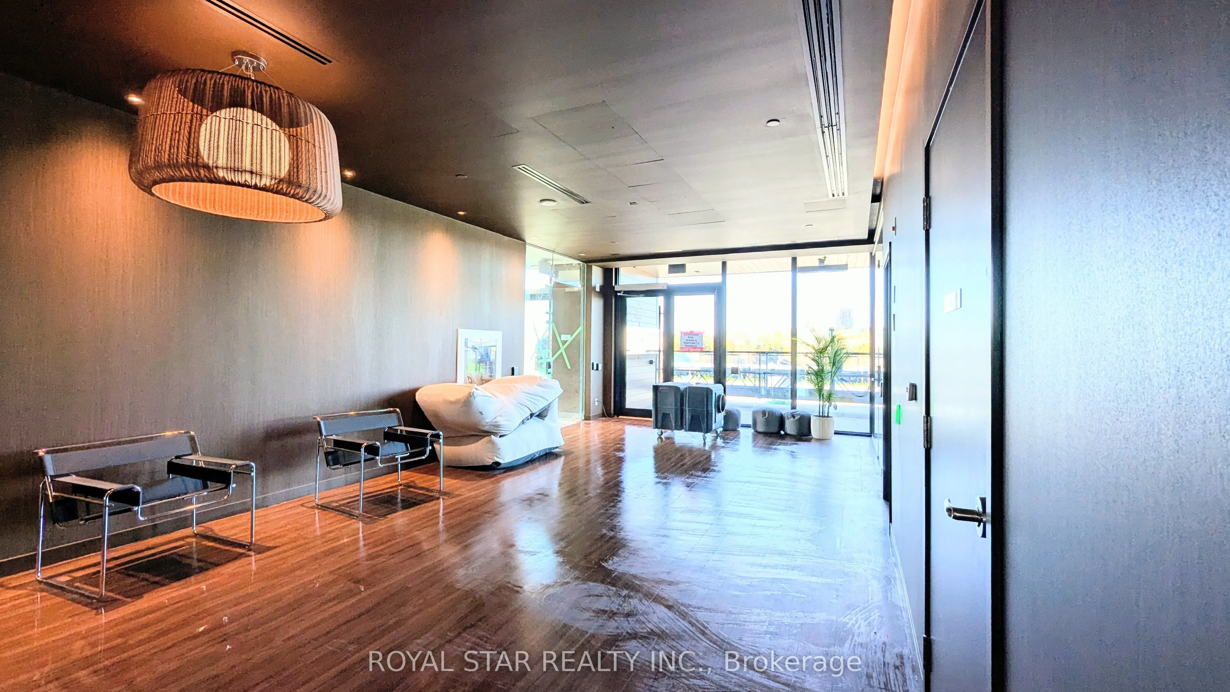 39 Mary Street, #806