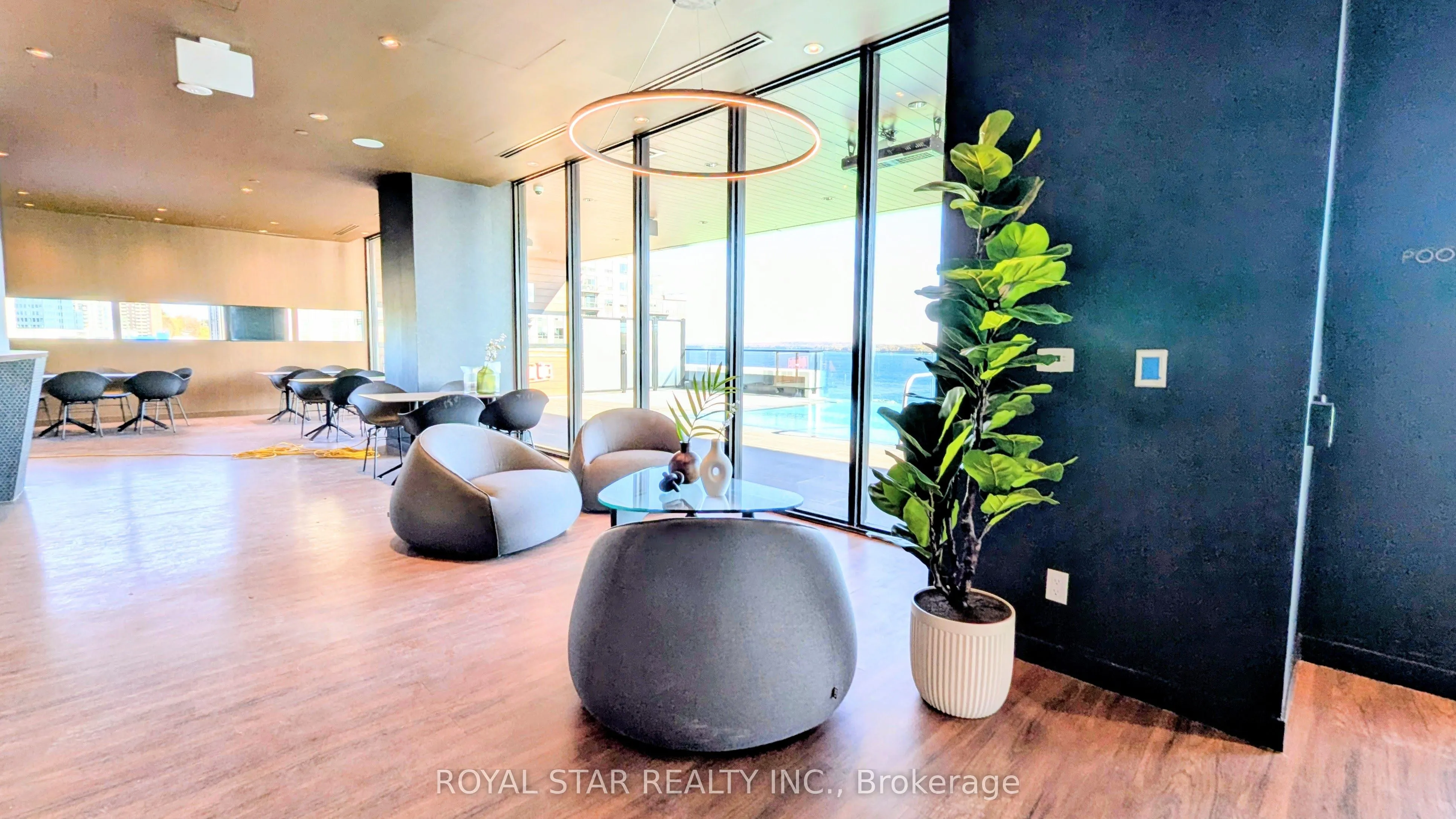 39 Mary Street, #806