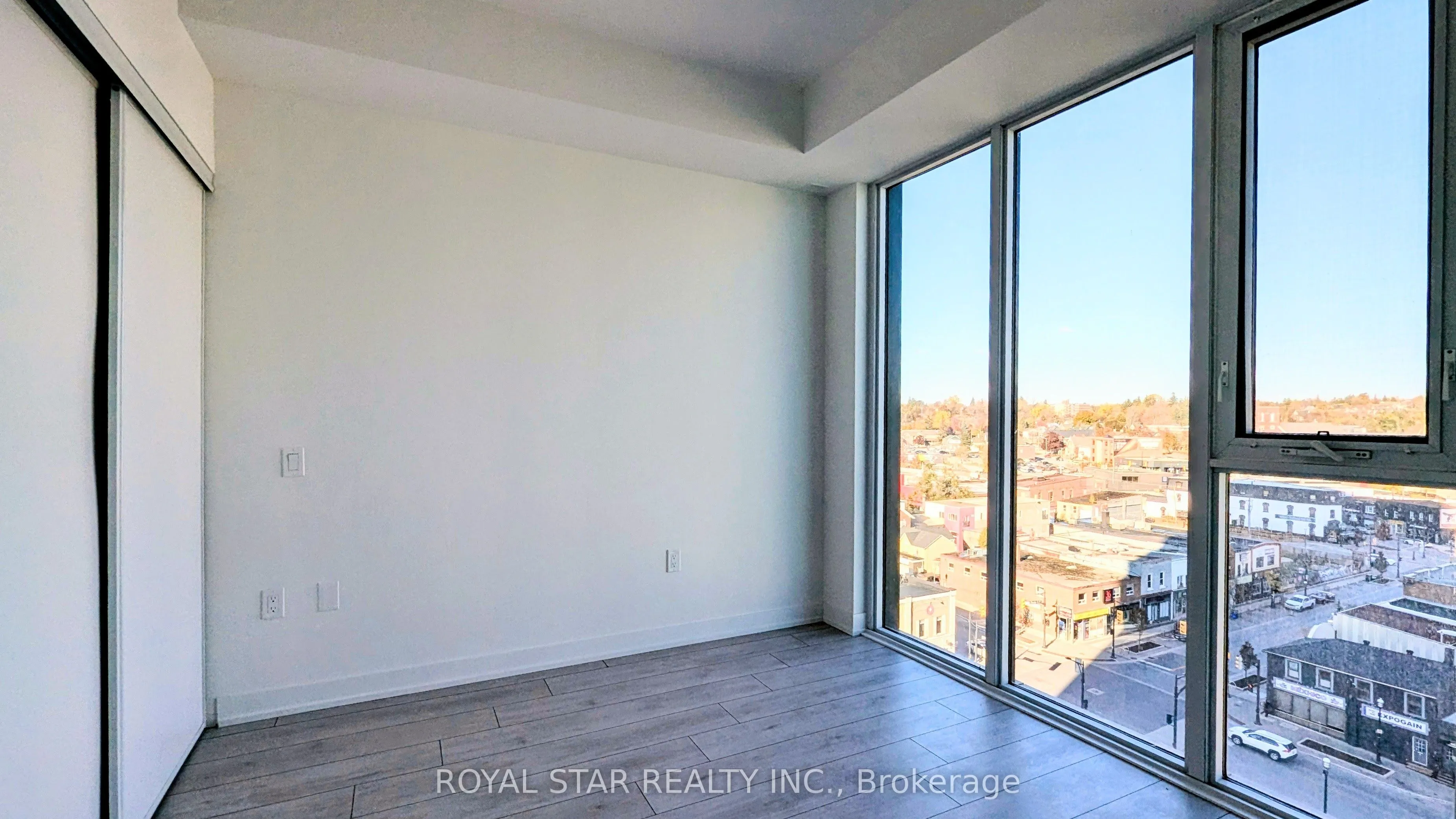 39 Mary Street, #806