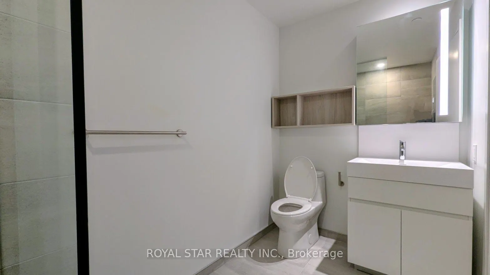 39 Mary Street, #806