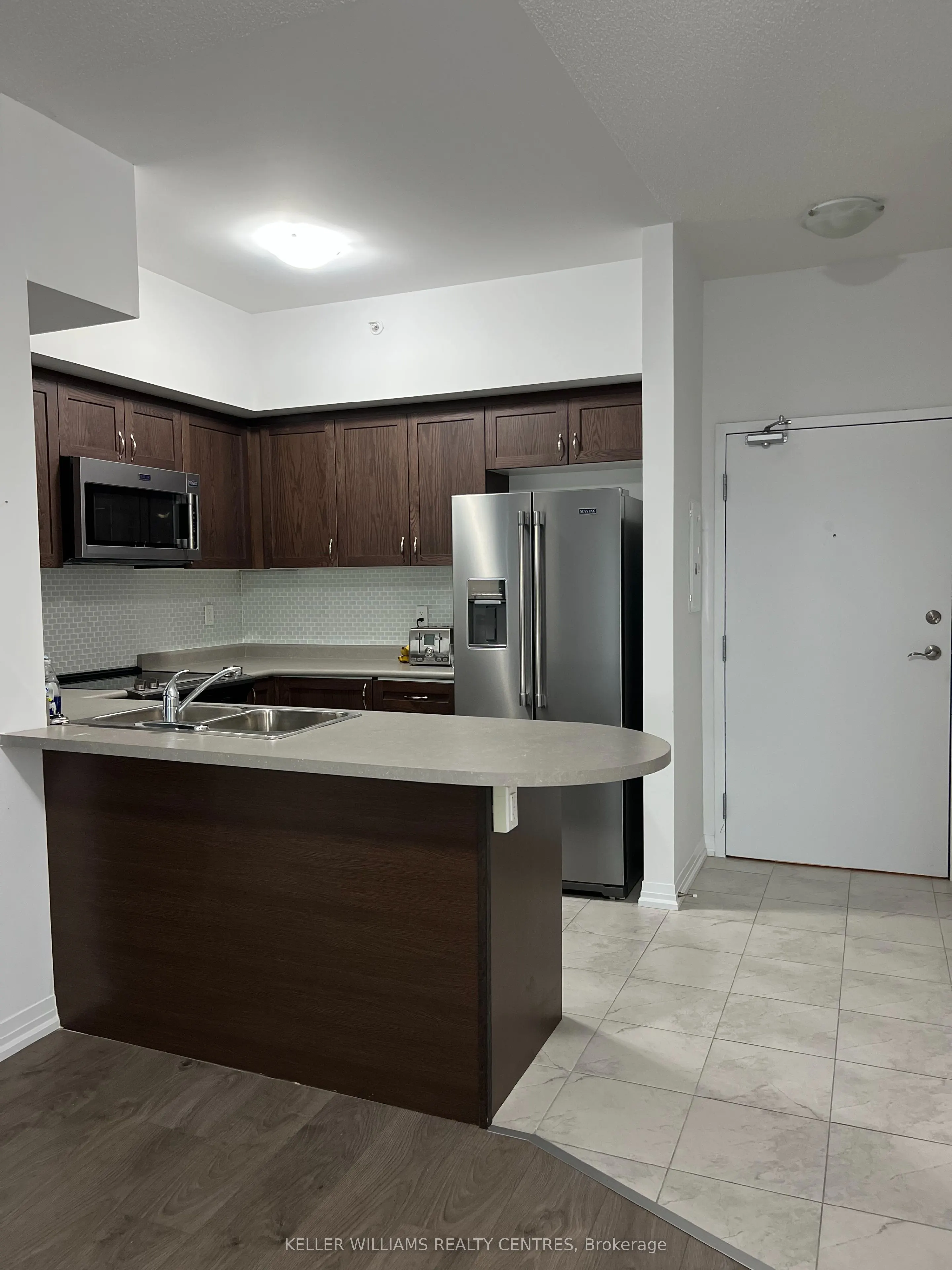 295 Cundles Road E, #107