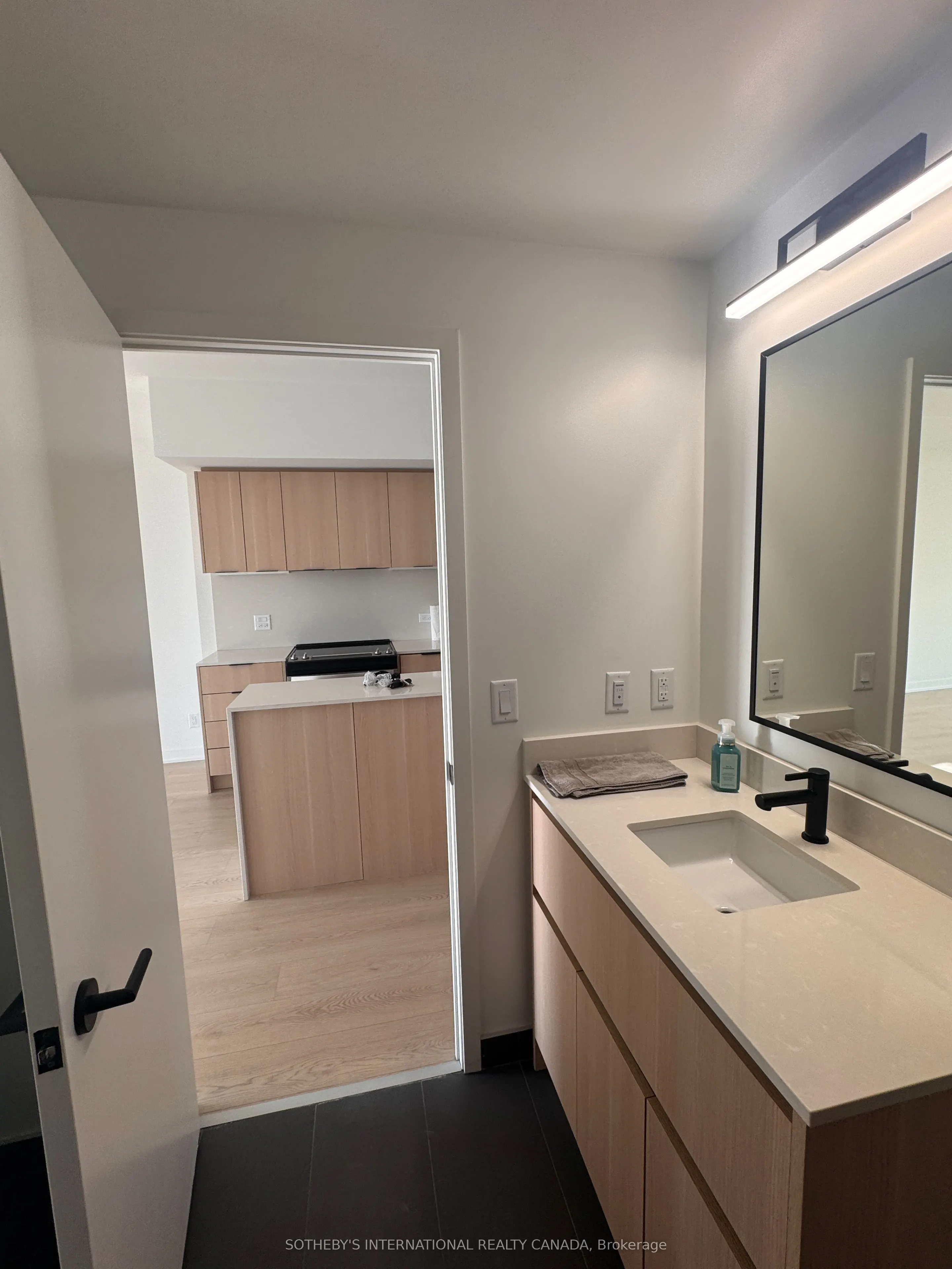 31 Huron Street W, #218