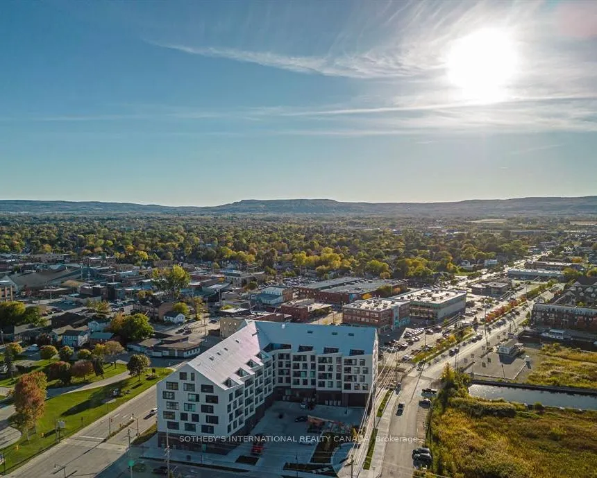 31 Huron Street W, #218