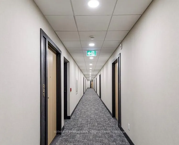 31 Huron Street W, #218