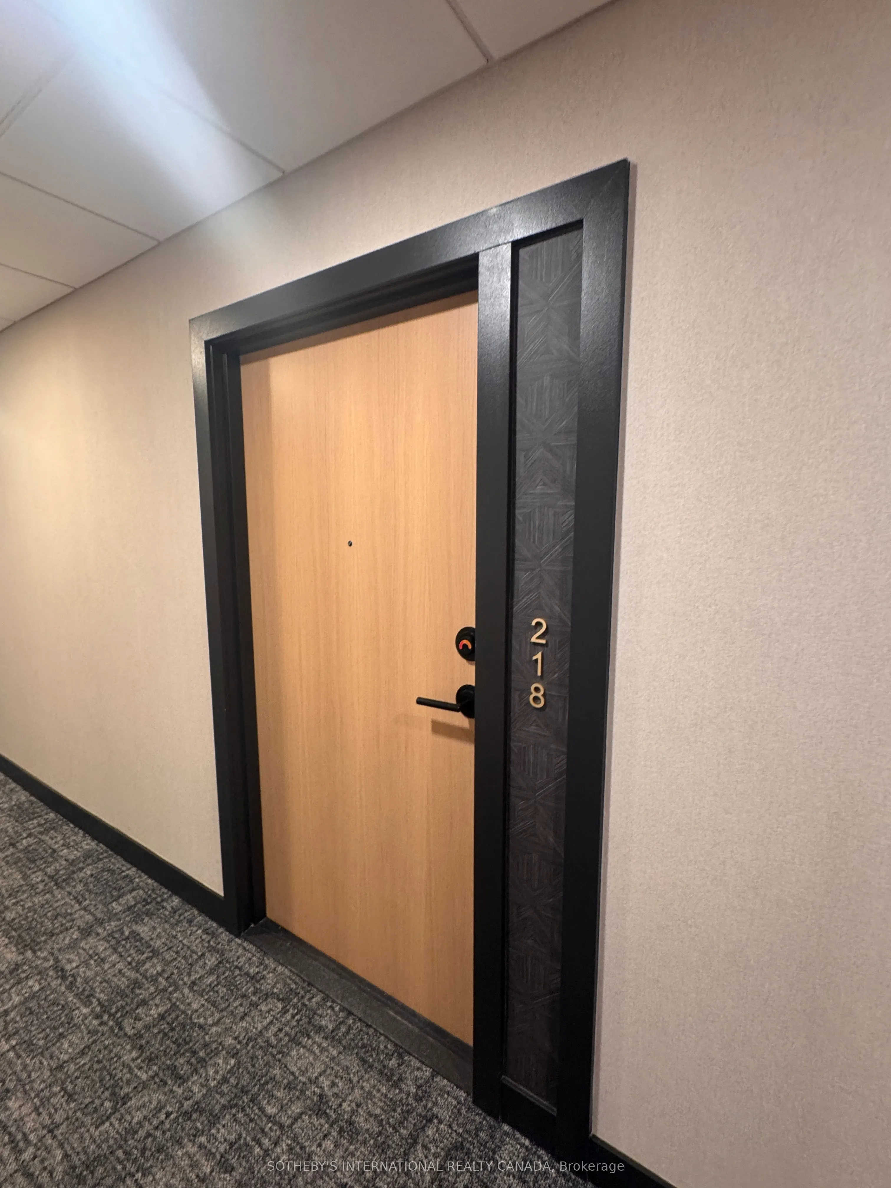 31 Huron Street W, #218