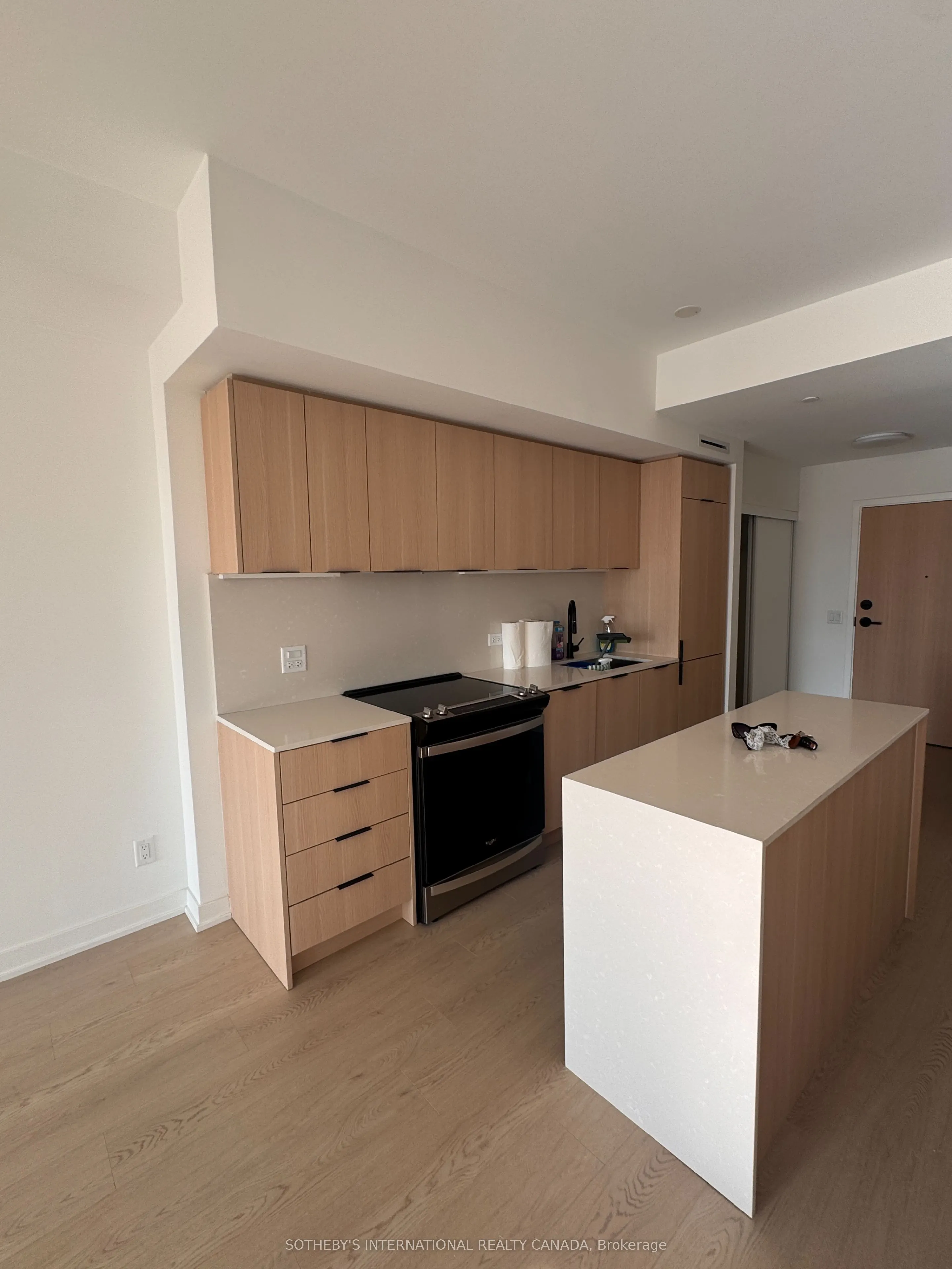 31 Huron Street W, #218