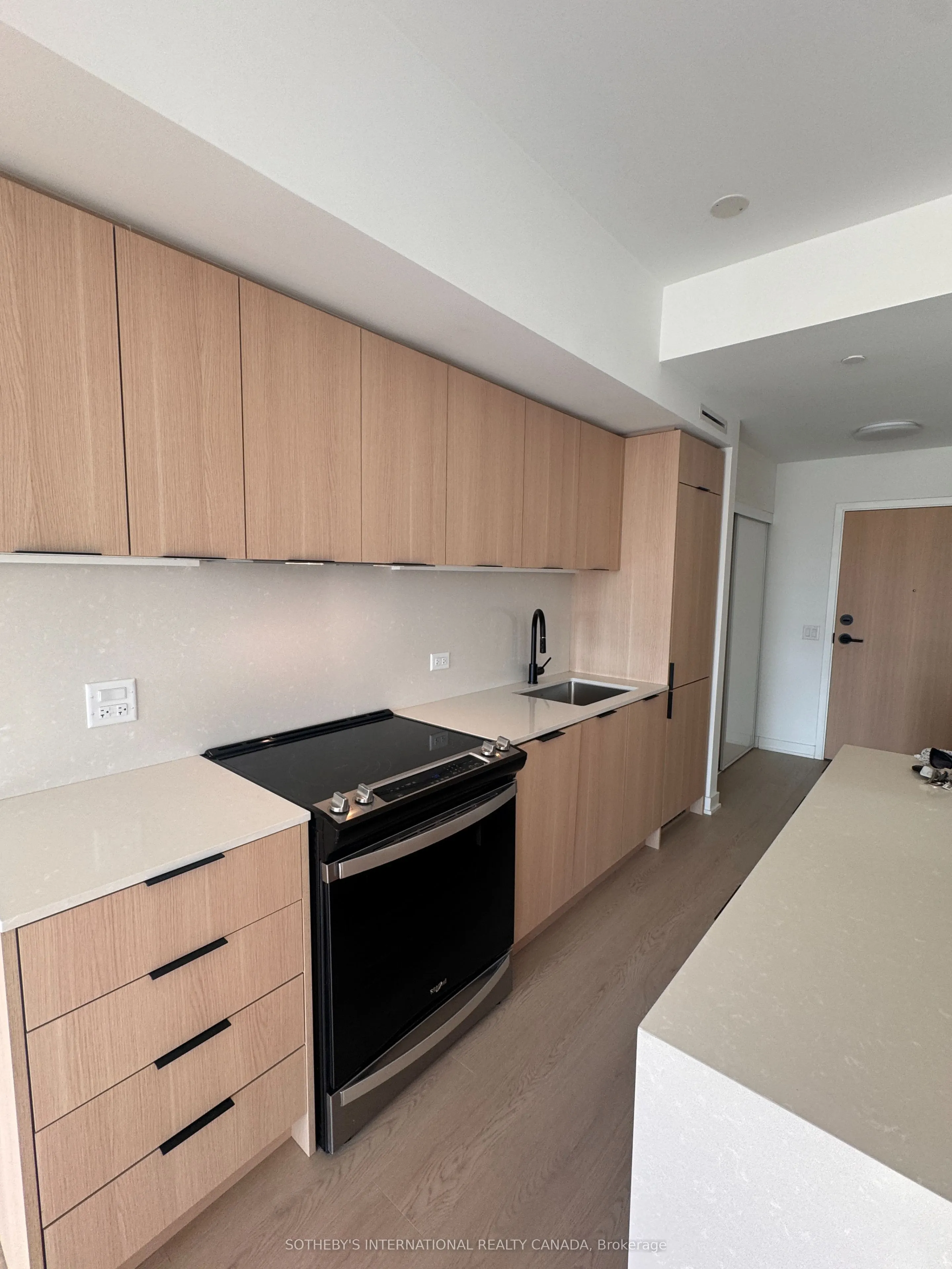 31 Huron Street W, #218