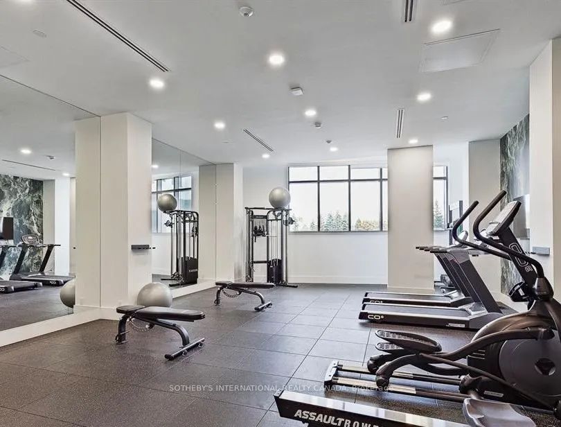 31 Huron Street W, #218