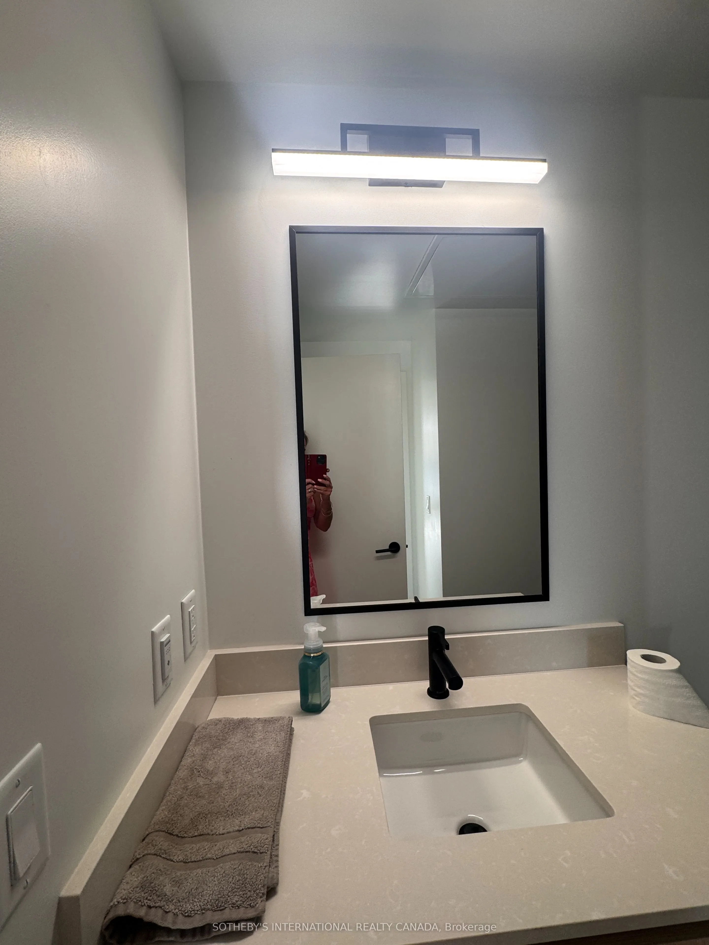 31 Huron Street W, #218